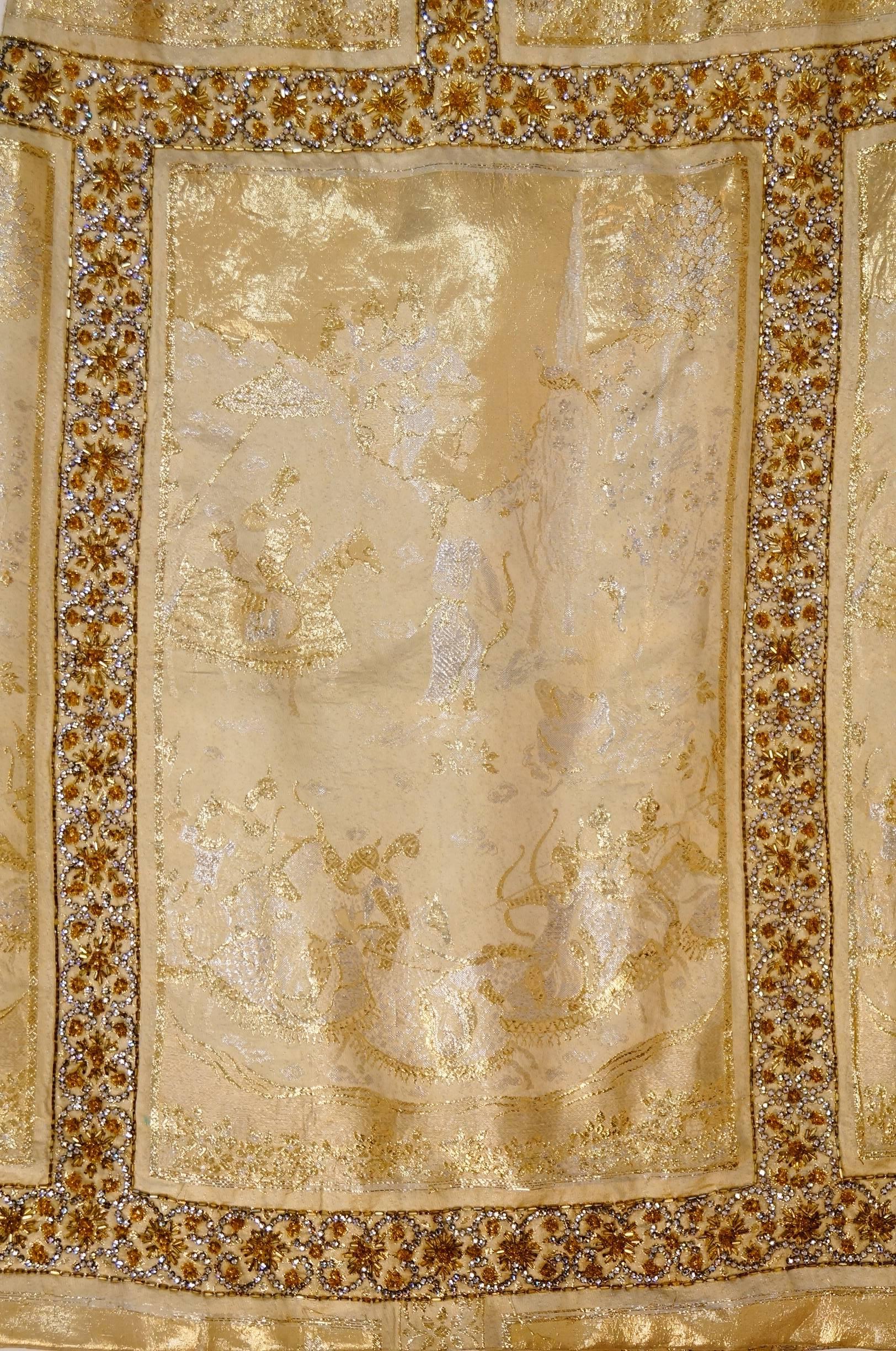 Asian Print Gold Lame Brocade Gown, 1960s In Good Condition For Sale In Houston, TX