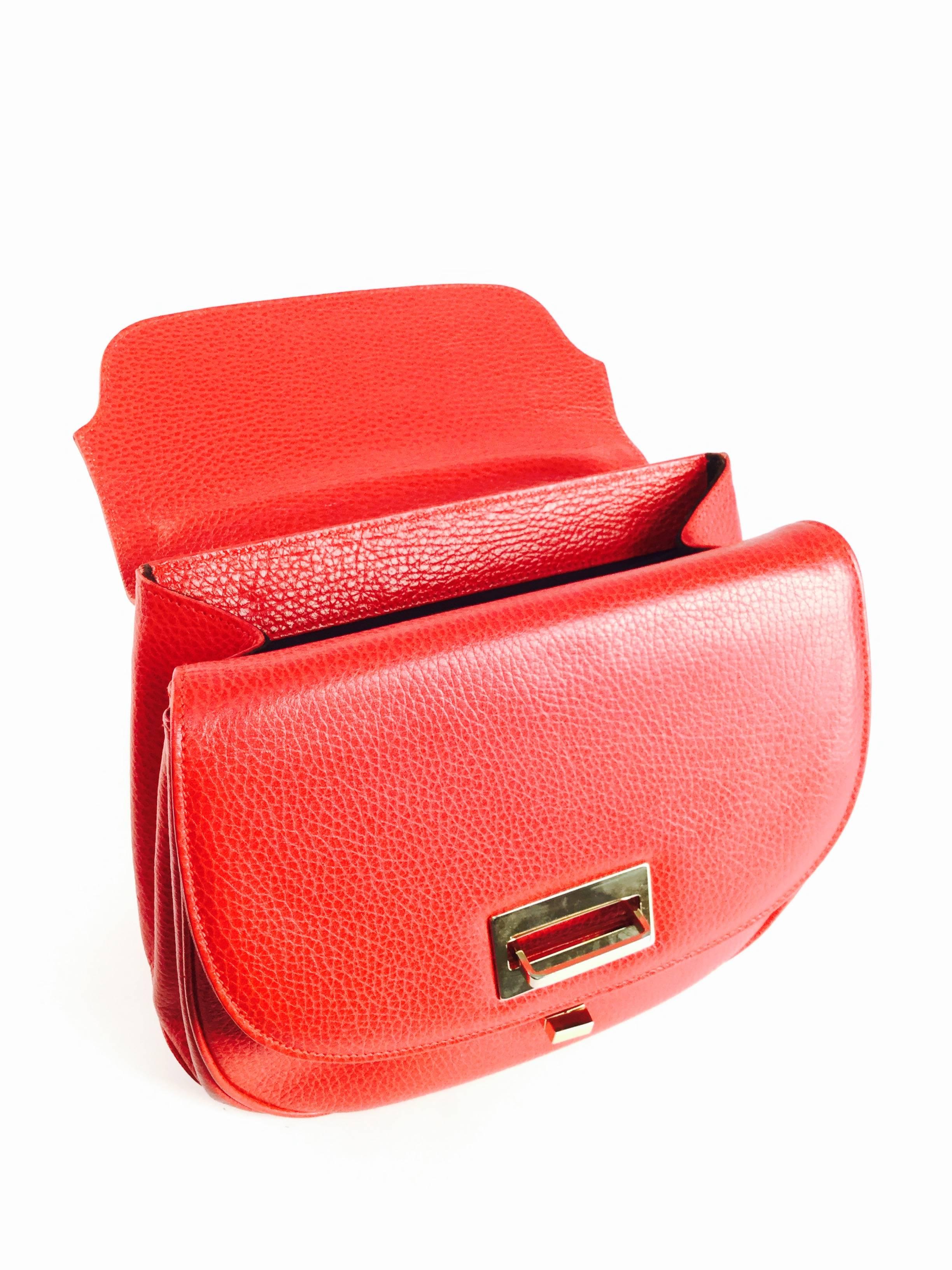  Vintage Oscar de la Renta Red Leather Top Handle Double Flap Saddle Bag In Excellent Condition For Sale In Houston, TX