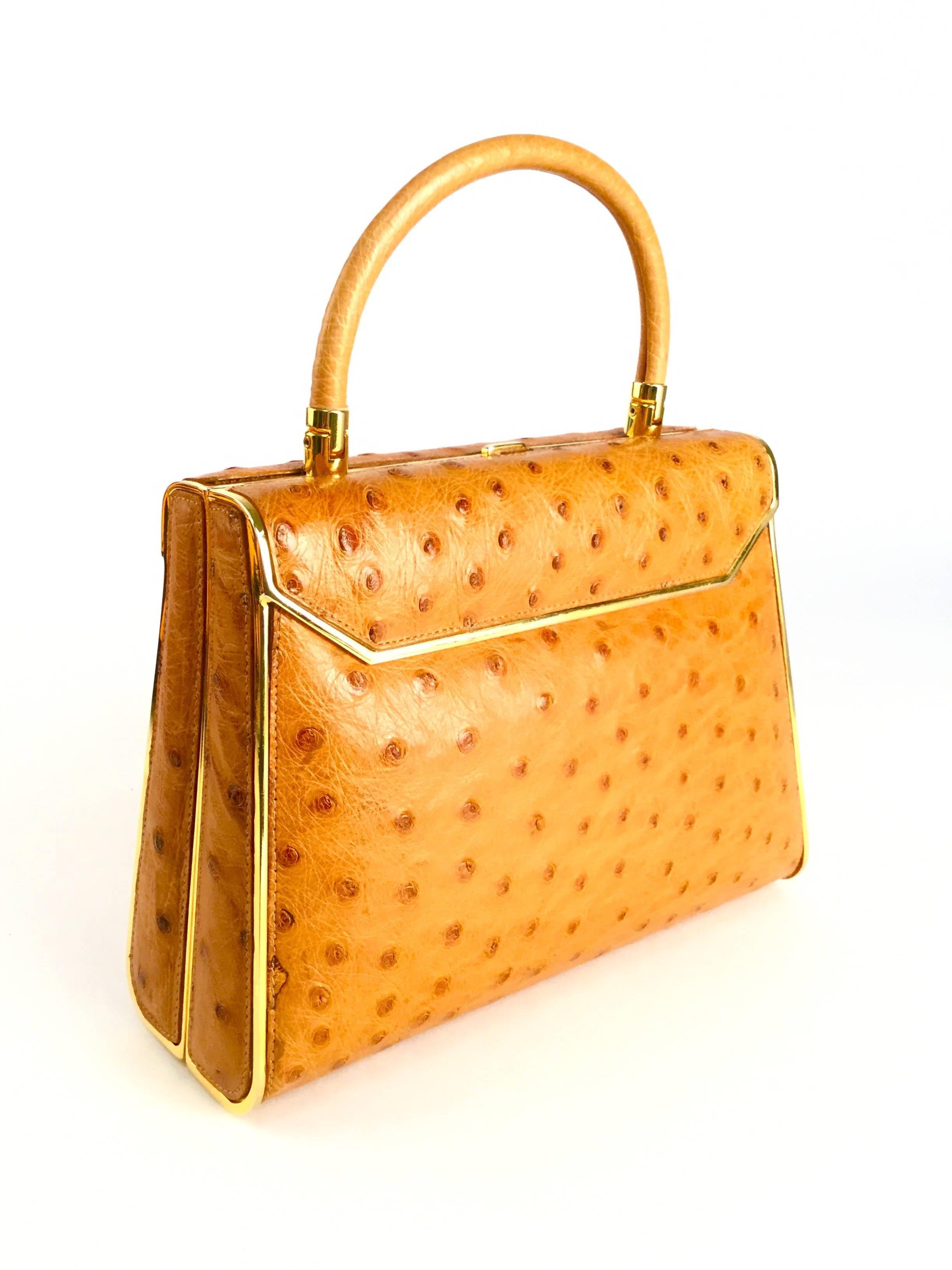 Vintage Finesse La Modele Top Handle Gold Ostrich Handbag In Excellent Condition In Houston, TX