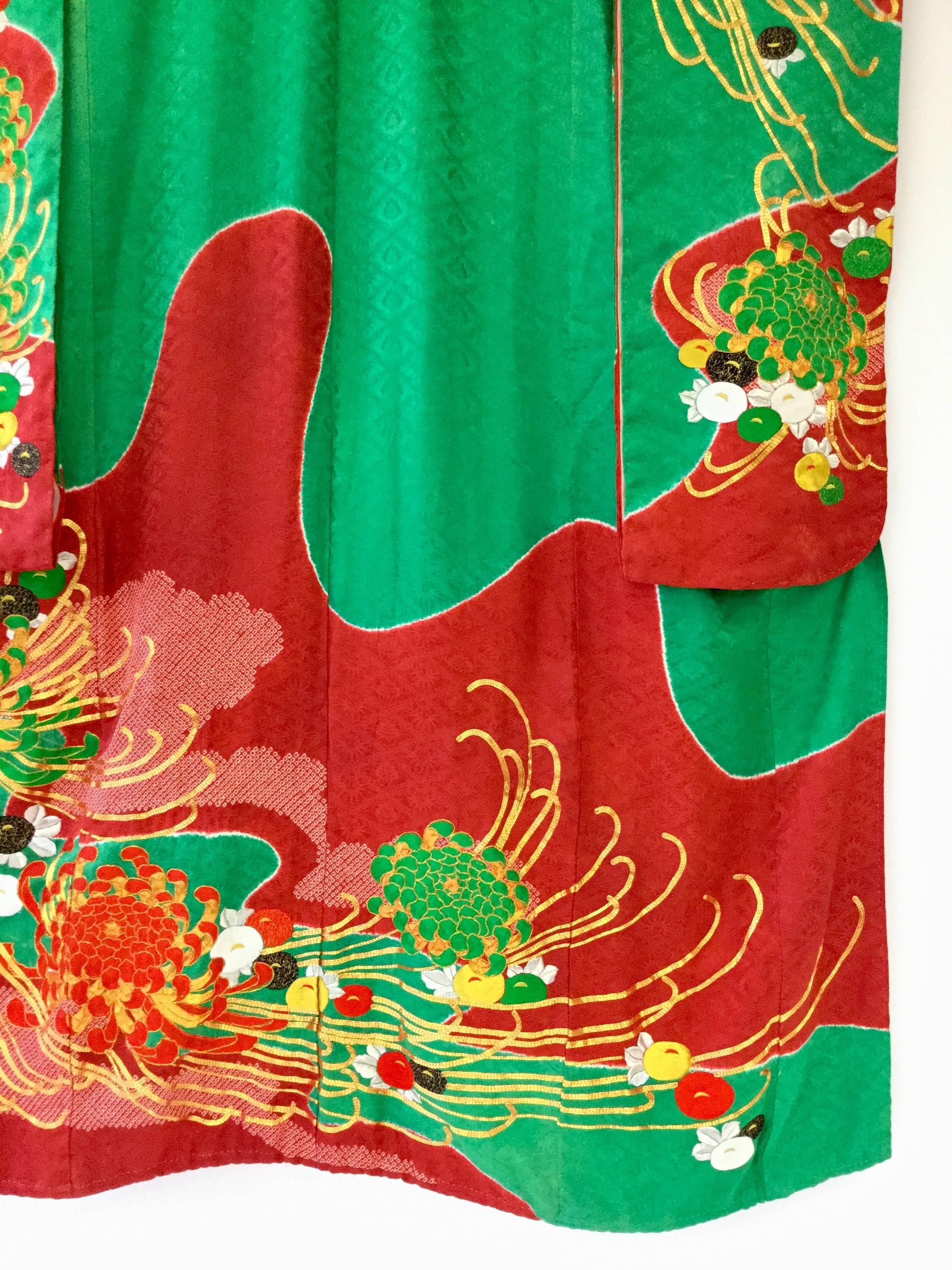 Brown Vintage Japanese Red and Green SHibori Dye Uchikake Kimono with Gold Chrysanthem For Sale