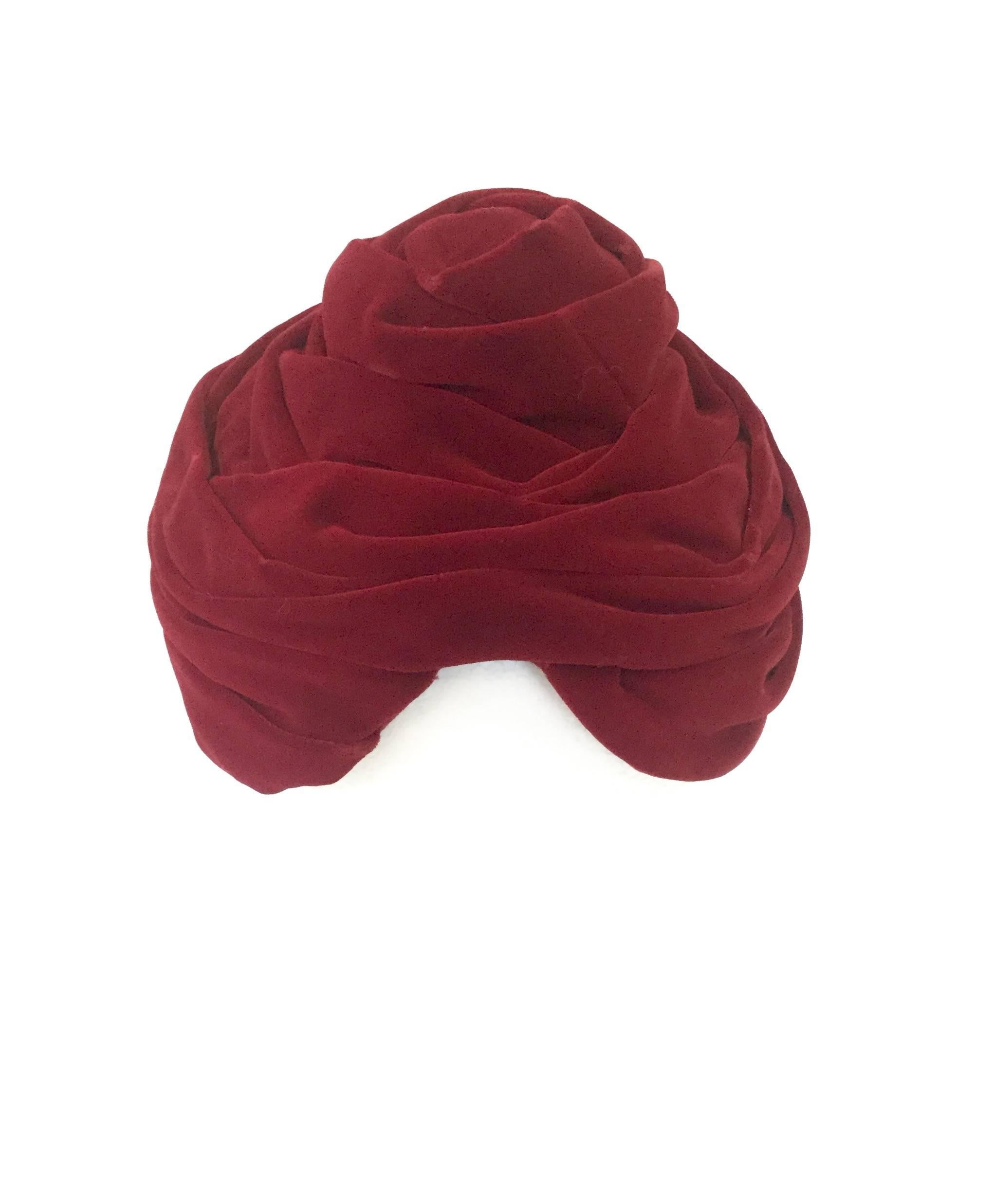 1940s Miss Sally Victor Red Velvet Rose Toque Evening Hat In Excellent Condition For Sale In Houston, TX