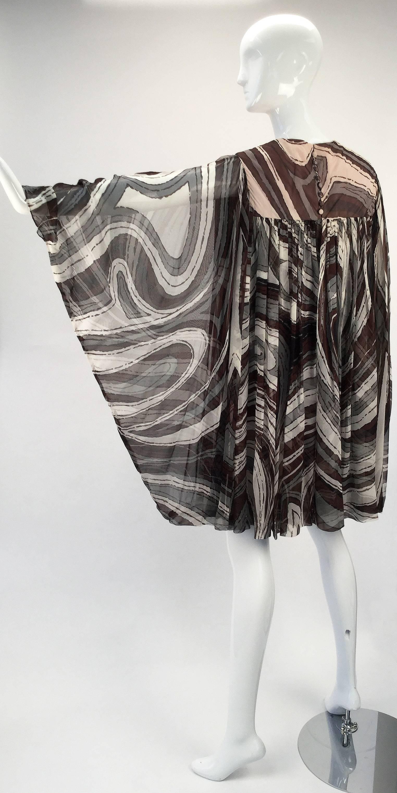 1960s Donald Brooks Swirl Print Batwing Dress For Sale 1
