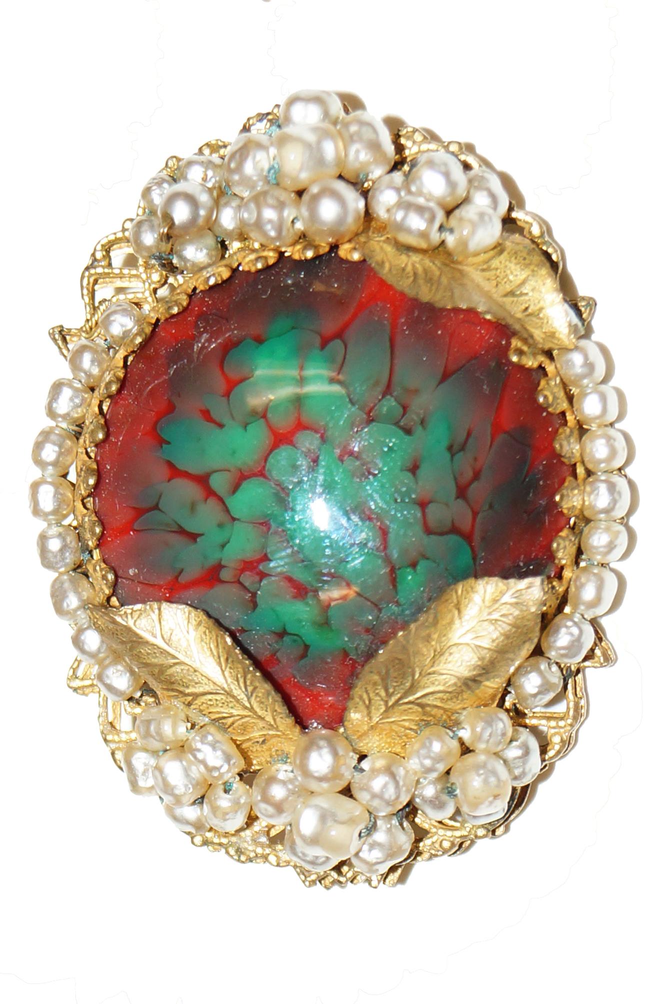 The perfect Holiday Gift!

Exquisite Miriam Haskell brooch with baroque seed pearls, antique gilt leaves and red and green glass stones. Earrings are clip on and surrounded with large seed pearls. Marked with Haskell Stamp. 

Earrings -  1 inch  x