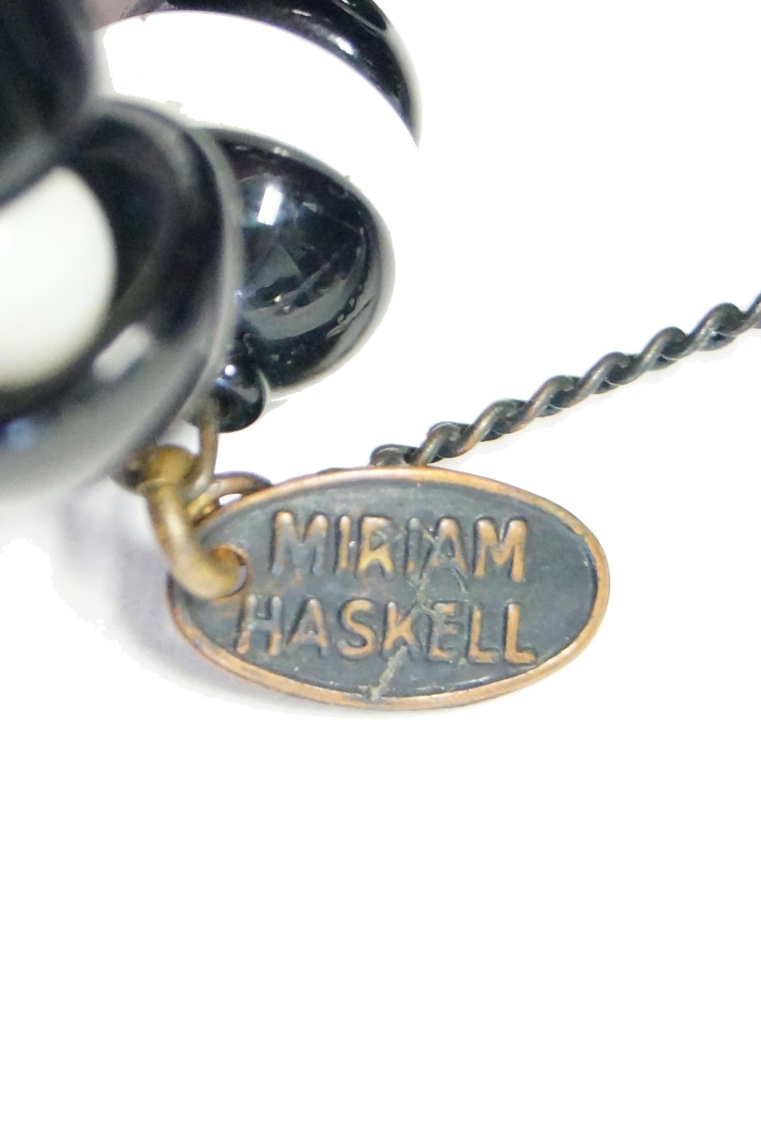 1950s Mod Miriam Haskell Jet Black & White Milk Glass Molded Cuff Bracelet For Sale 1