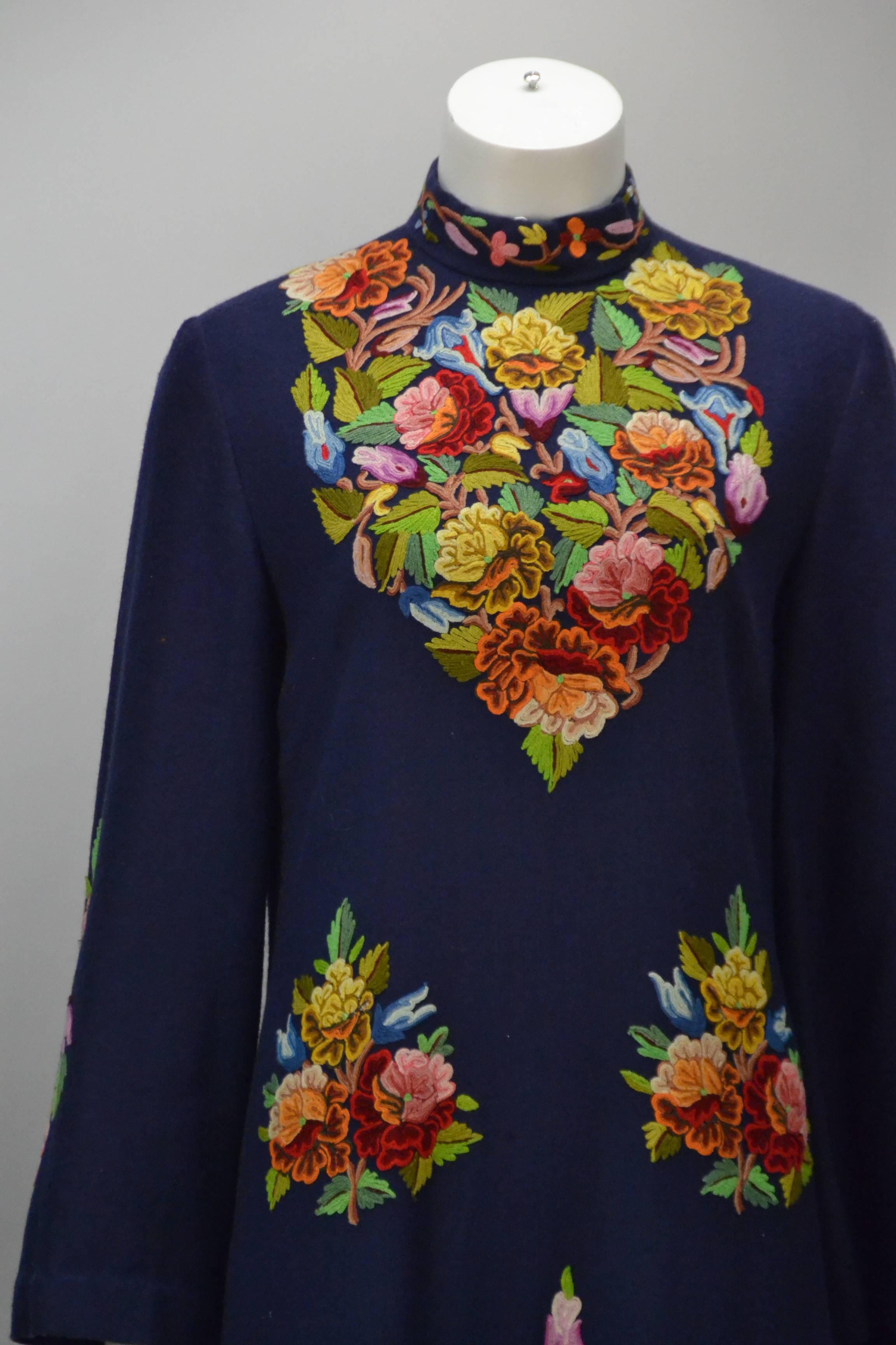 1970s Navy Blue Crewel Embroidered Lined Wool Kaftan  In Good Condition In Houston, TX