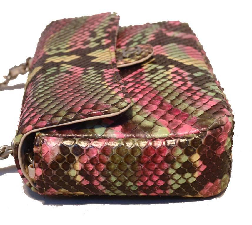 Chanel Mini Bolso Clásico con Solapa de Piel de Serpiente de Pitón Multicolor Marrón