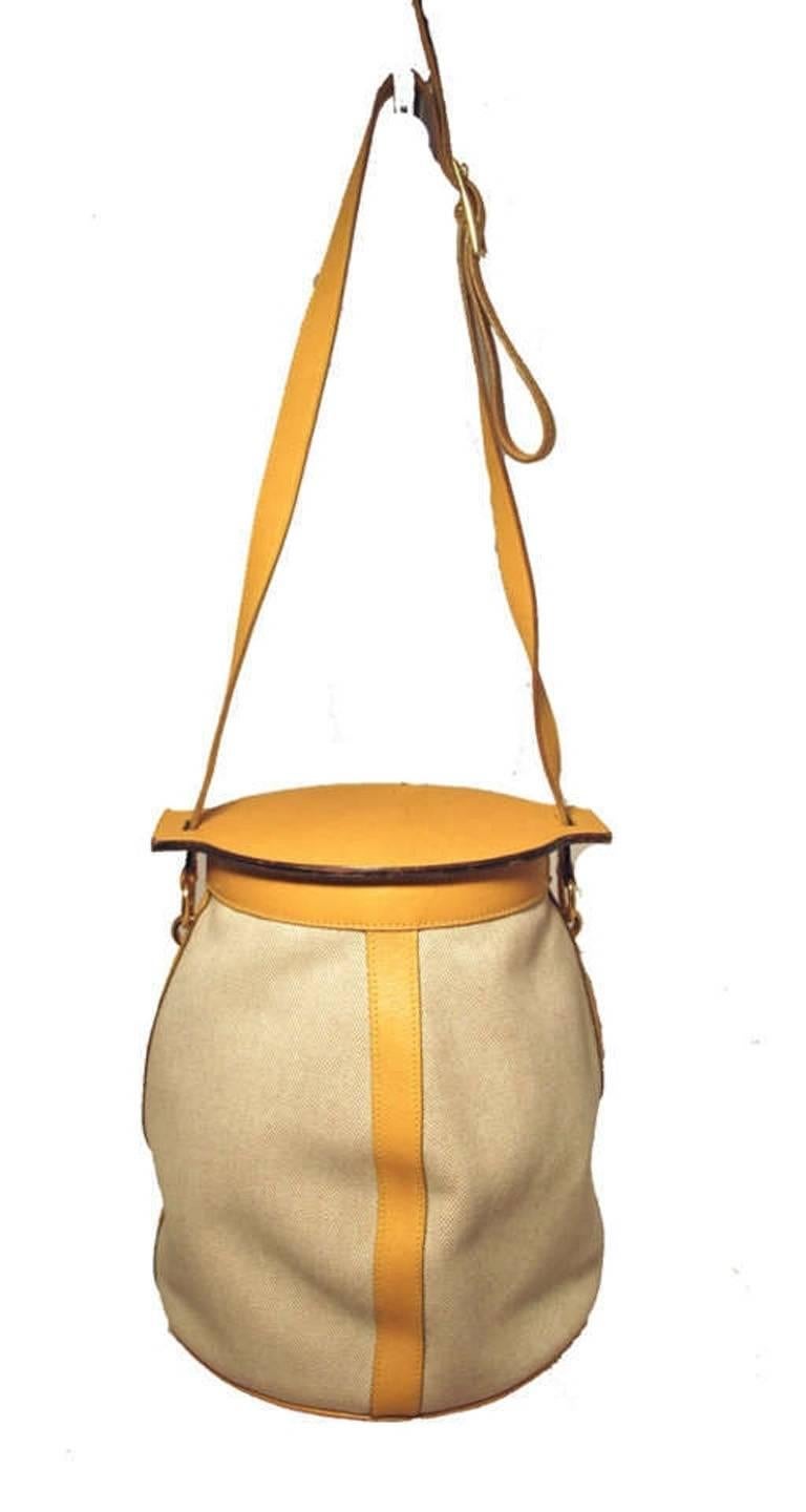 AUTHENTIC, RARE, SAMPLE SALE Hermes vintage feedbag shoulder style in very good condition. Woven beige linen exterior trimmed with goldenrod leather and golden hardware. 4 gold feet along bottom to prevent wear from use. Unique lifting lid closure