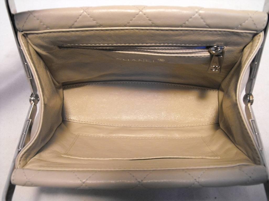Chanel Beige Quilted Leather Silver Handle Handbag In Excellent Condition In Philadelphia, PA