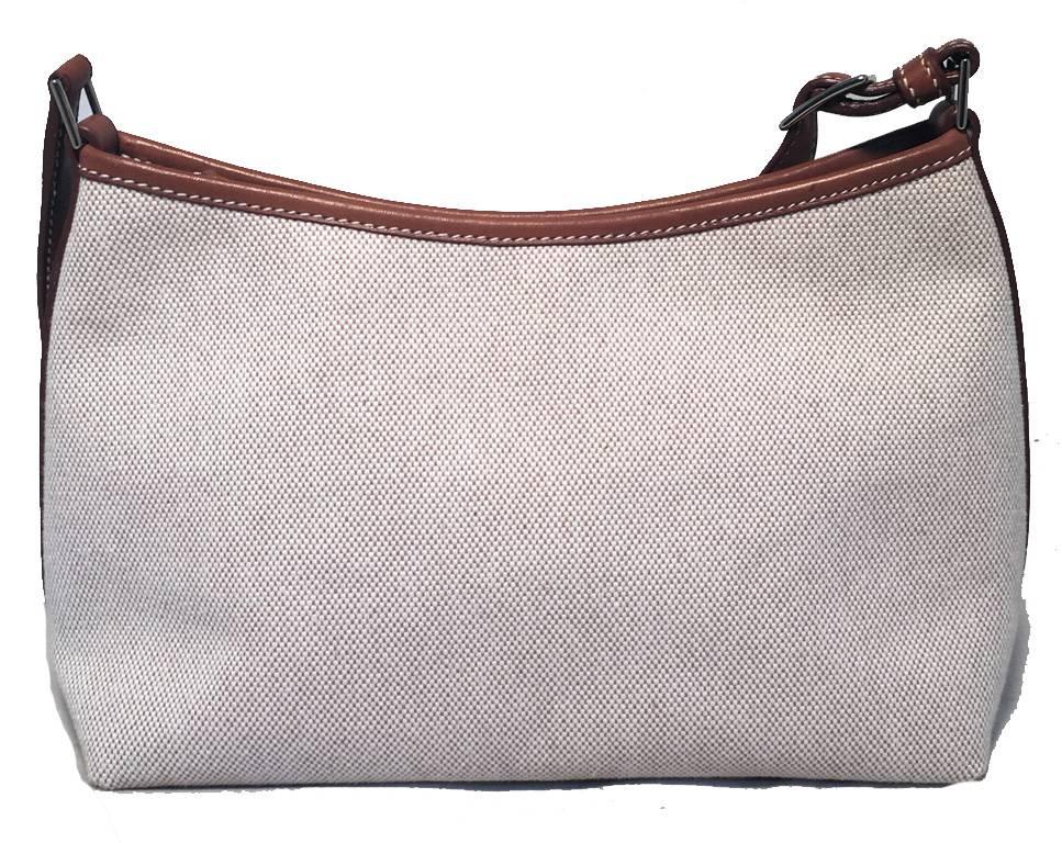 RARE Hermes Berlingot shoulder bag in excellent condition.  Light beige woven canvas exterior trimmed with tan barenia leather and silver hardware.  Top zipper closure opens to a tan leather lined interior that holds 1 side slit pocket.  Adjustable