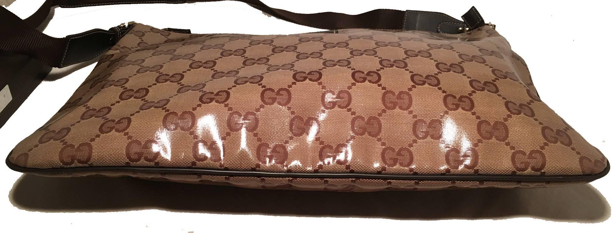 Marron Gucci - Sac porté épaule « Messenger » en toile Monogram enduite XL, petit modèle en vente