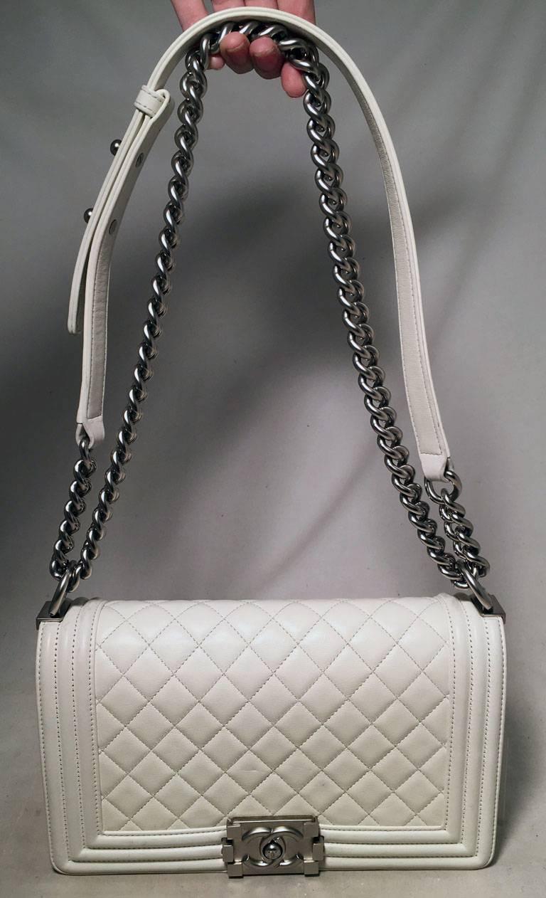 Chanel White Quilted Le Boy Classic Flap Shoulder Bag In Excellent Condition In Philadelphia, PA