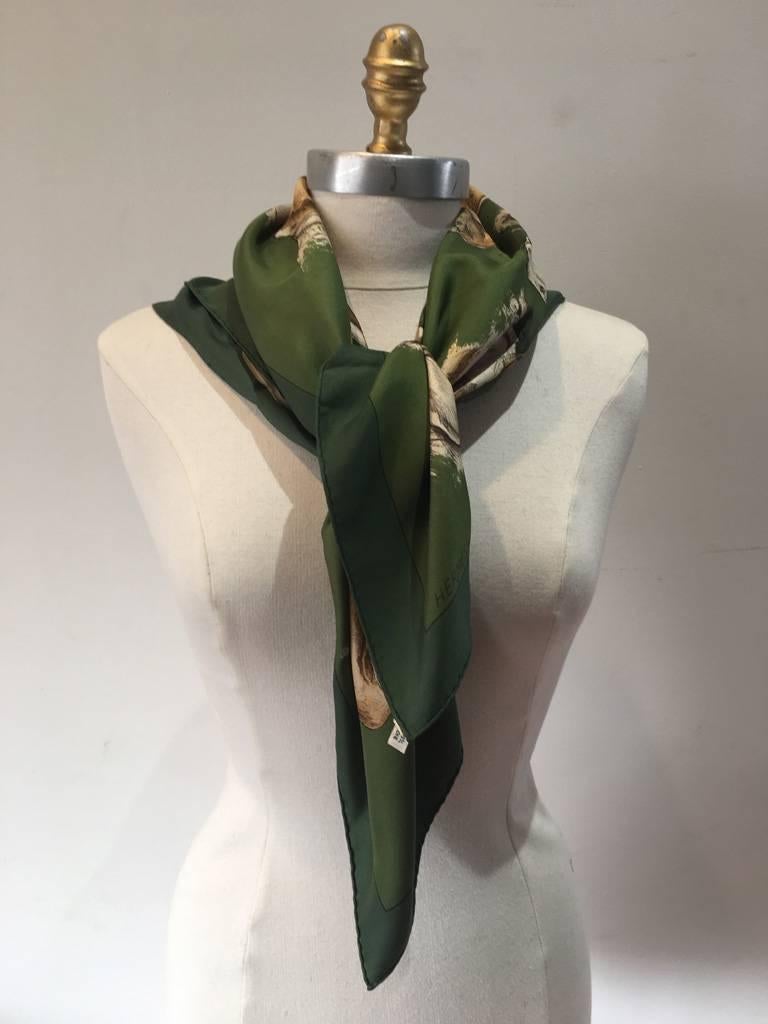 Hermes Vintage Green Monarch Dog Print Seidenschal c1970s (Schwarz)