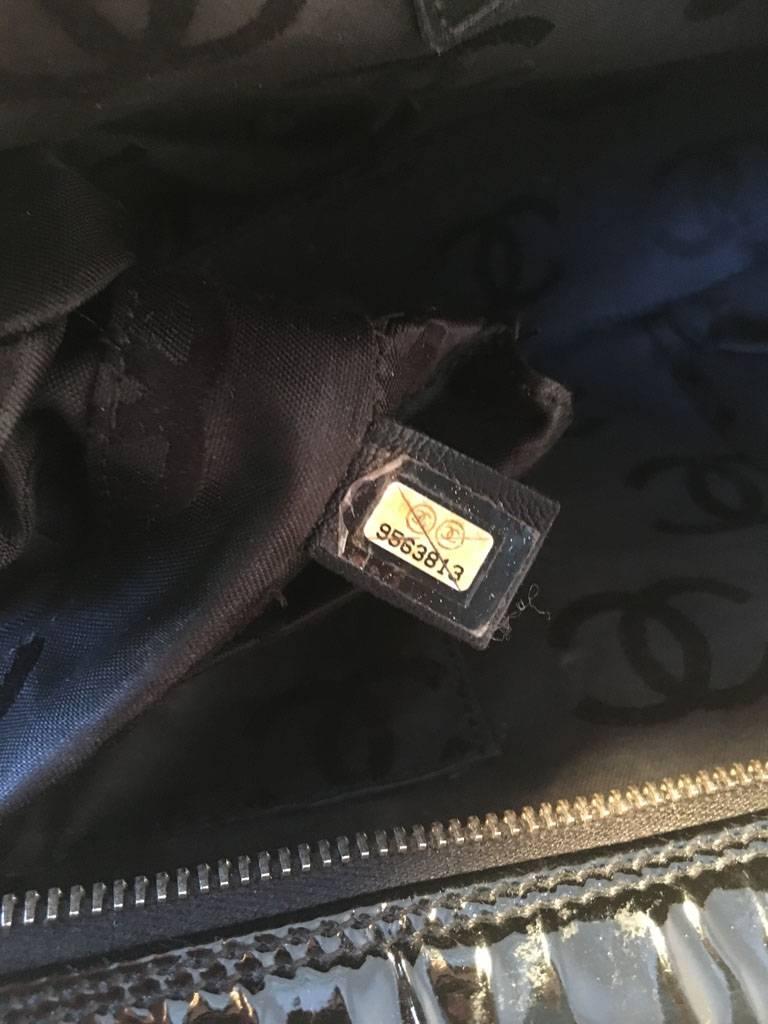 Chanel Black Patent Leather Quilted CC Logo Handbag In Good Condition In Philadelphia, PA