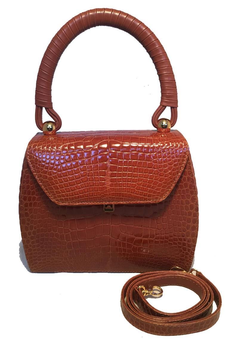 GORGEOUS Vintage Maxima tan alligator handbag in excellent condition.  Tan alligator exterior trimmed with tan leather and gold hardware.  Front latch closure opens via single flap to a matching tan leather lined interior that holds 1 slit and 1