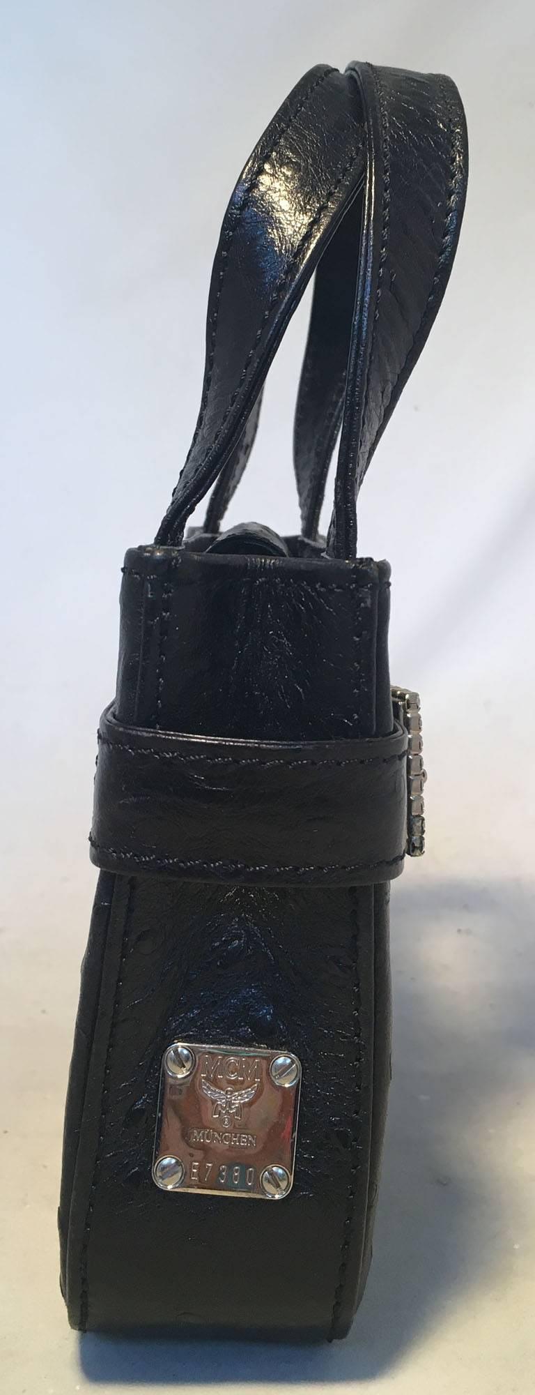Noir MCM - Mini sac à main noir en autruche avec boucles en strass, vintage en vente