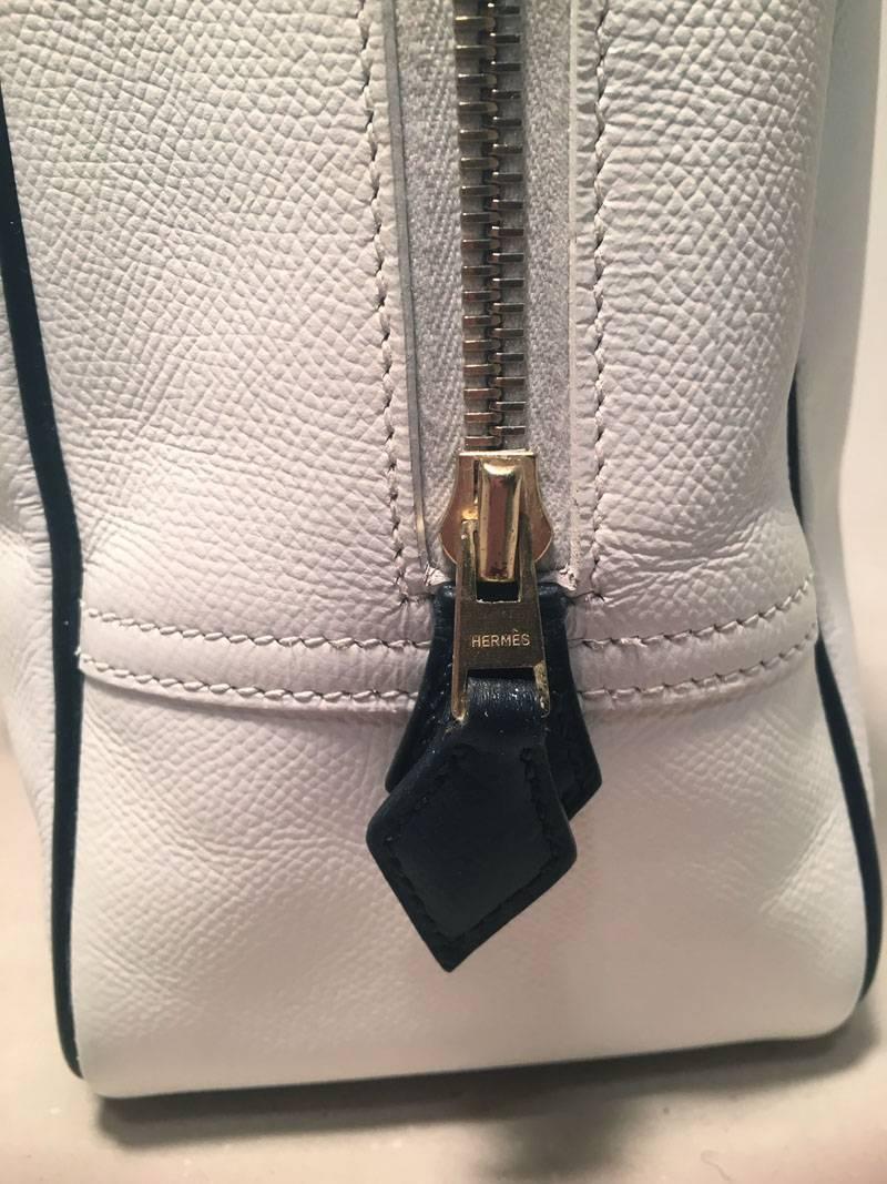 Hermes Schwarze und weiße Veau Grain Leder-Tragehandtasche in Pflaume 32 im Zustand „Hervorragend“ in Philadelphia, PA