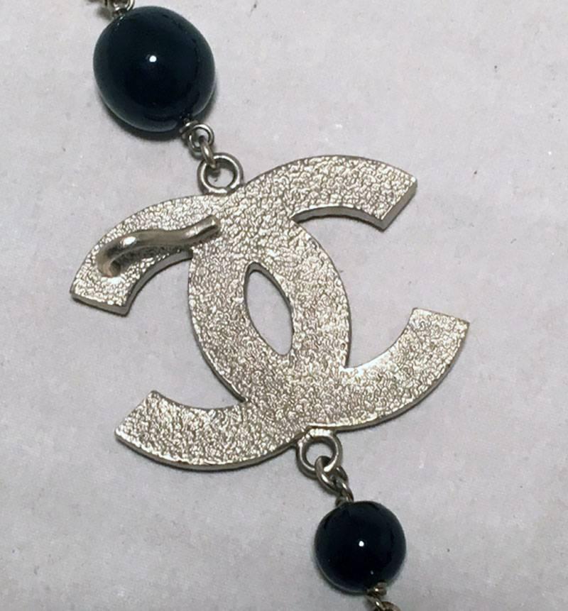 Chanel Black and White Pearl Beaded Carousel Long Necklace In Excellent Condition In Philadelphia, PA