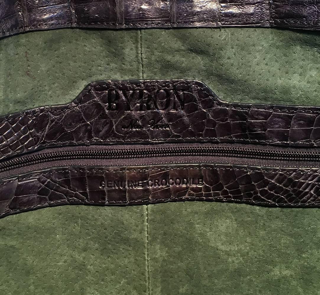 Byron - Fourre-tout en cuir de crocodile bleu marine à dos en corne en vente 1