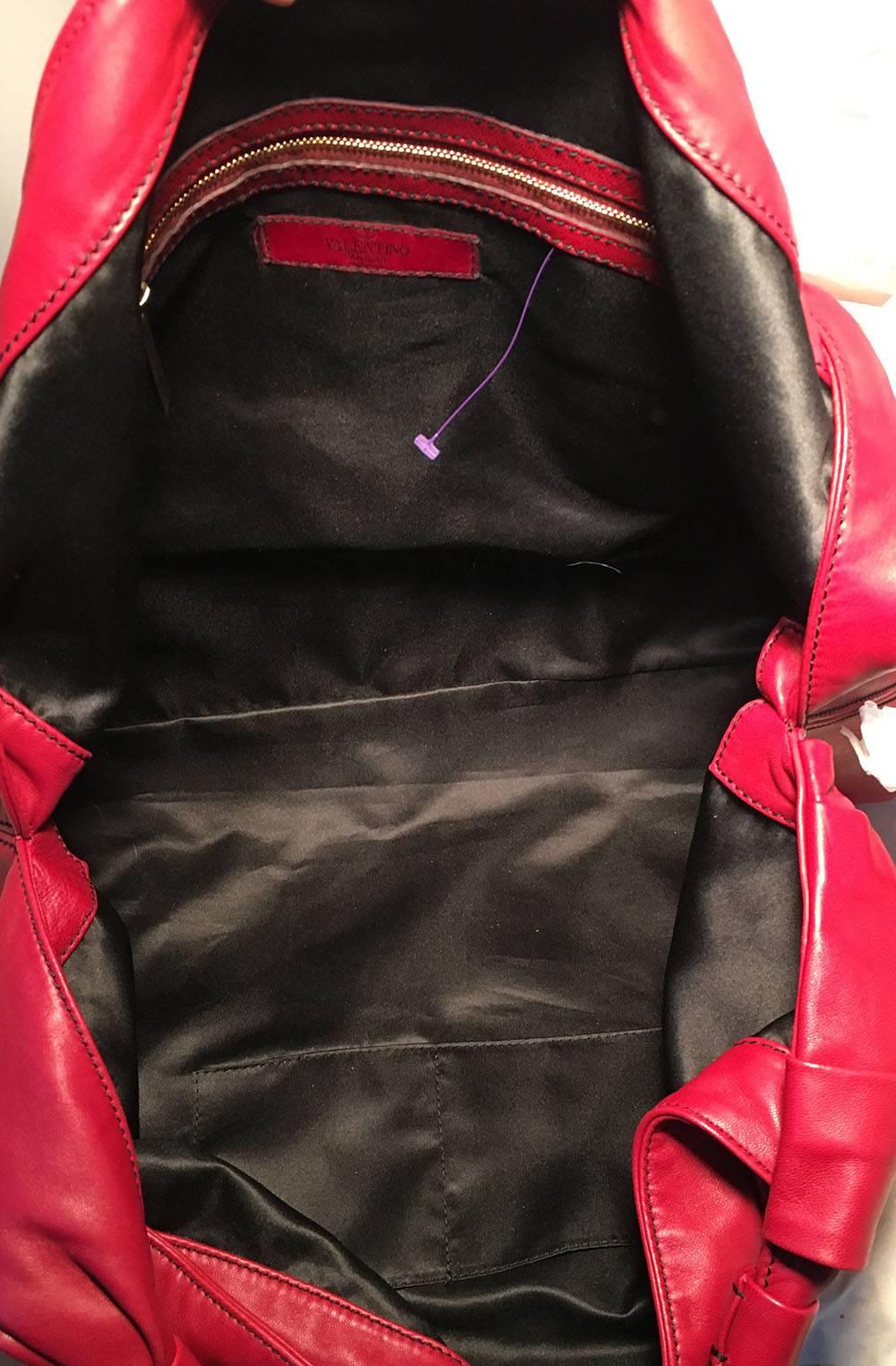 Valentino Red Leather Bow Front Hobo Shoulder Bag In Excellent Condition In Philadelphia, PA