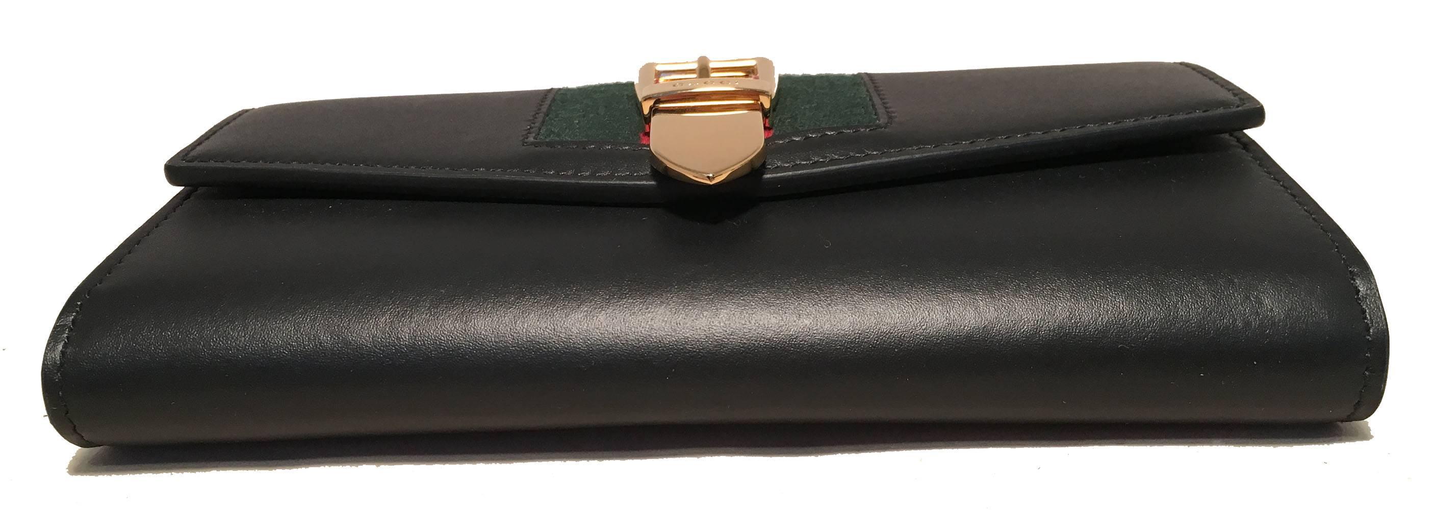 Gucci Navy Blue Leather Long Sylvie Wallet In Excellent Condition In Philadelphia, PA