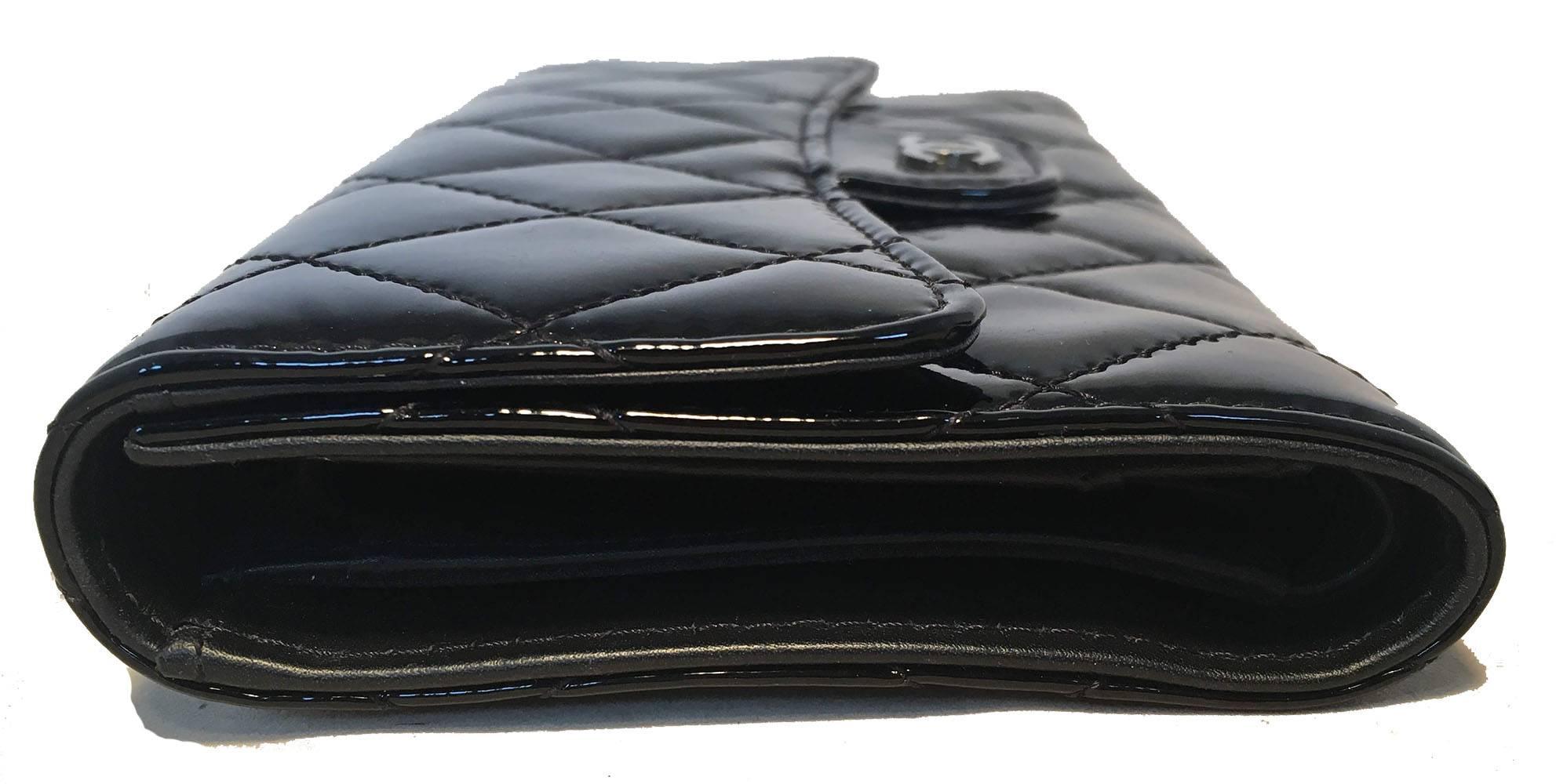 chanel quilted trifold wallet