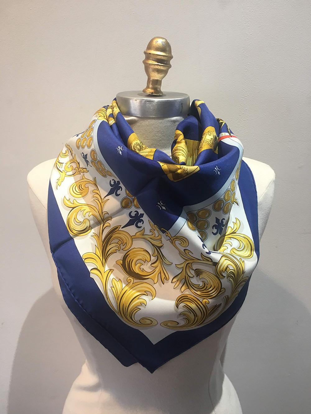 Hermes Vintage Le Canon Du Soleil Royal Silk Scarf in Navy In Excellent Condition In Philadelphia, PA