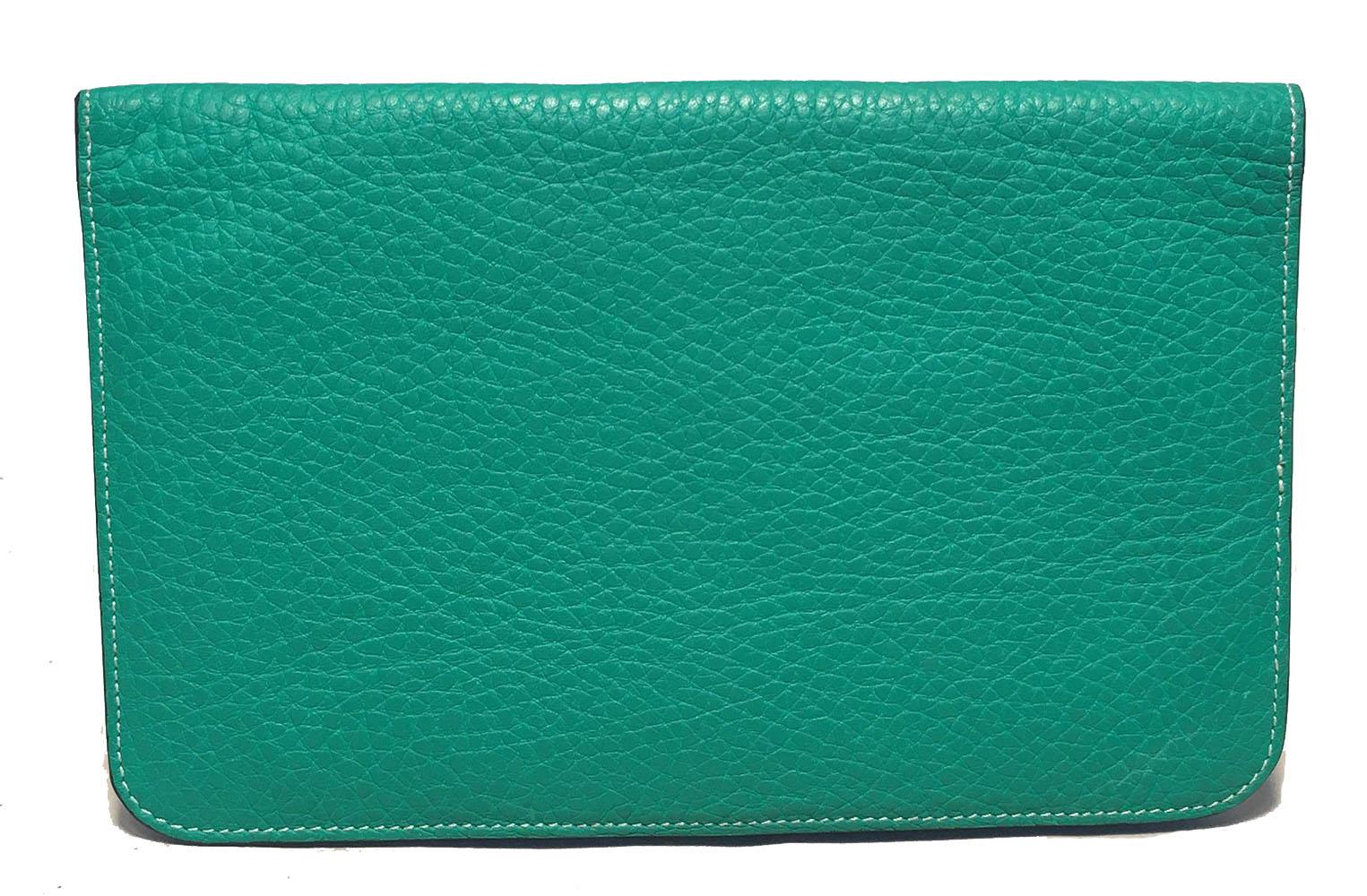 BEAUTIFUL Hermes Teal Jade Green Clemence Leather Dogon Wallet in excellent condition.  Jade green clemence leather exterior with silver palladium hardware. No interior pouch. Matching interior lining with 2 large slit pockets and 5 smaller card