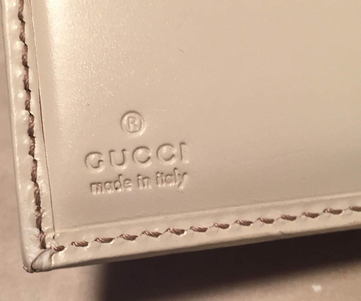 Women's or Men's Gucci GG Monogram and Beige Leather Wallet with Zip Pocket and Box For Sale