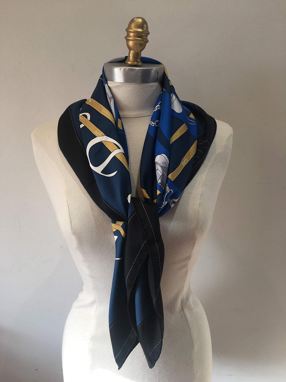 Hermes Monsieur et Madame Silk scarf in Navy In Excellent Condition In Philadelphia, PA