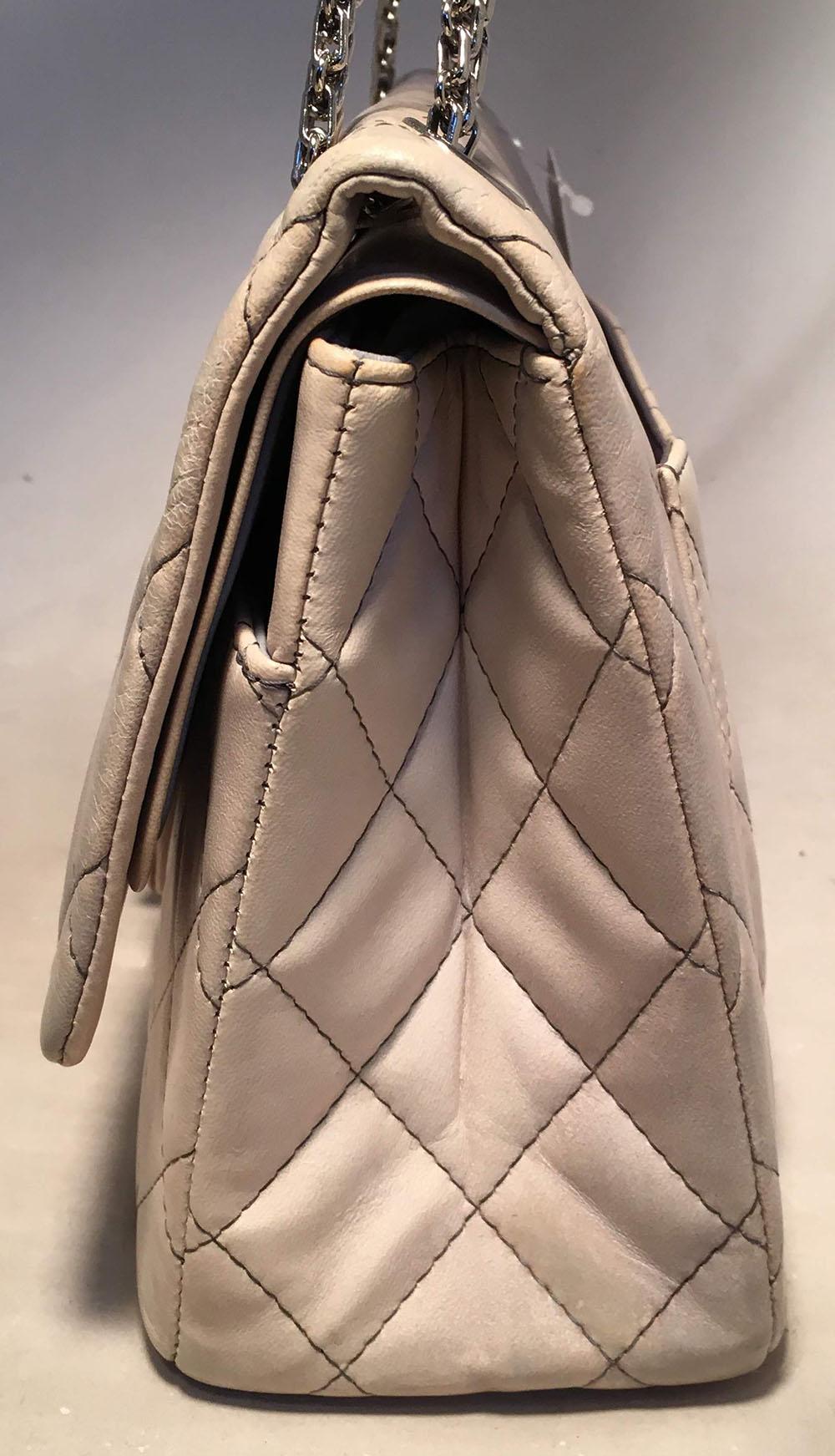 BEAUTIFUL CHANEL Degrade Ombre Grey Quilted Leather 2.55 Reissue 227 Classic Flap Bag in excellent condition. Grey and cream quilted lambskin leather exterior in a unique ombre effect and is trimmed with silver hardware. Mademoiselle style twist