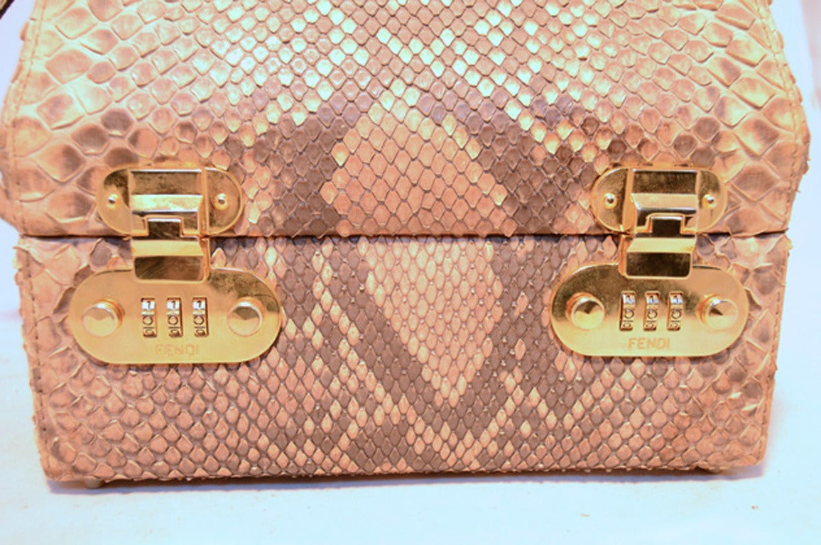 Fendi Sac à main Kelly Bolide bicolore en peau de serpent python naturel en vente 4