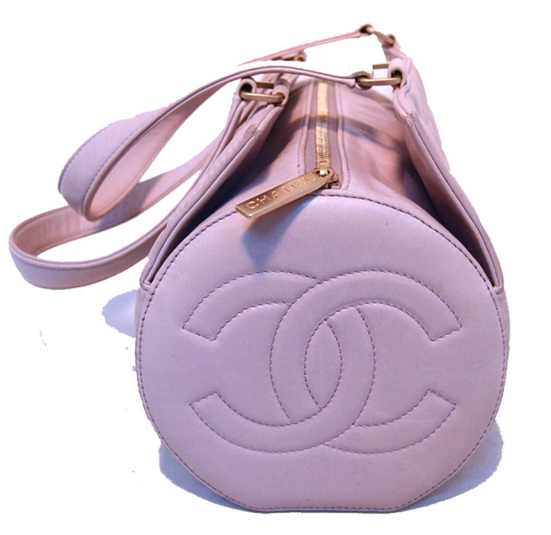 Chanel Lilac Purple Square Quilted Leather Cylinder Tube Shoulder Bag im Zustand „Hervorragend“ in Philadelphia, PA