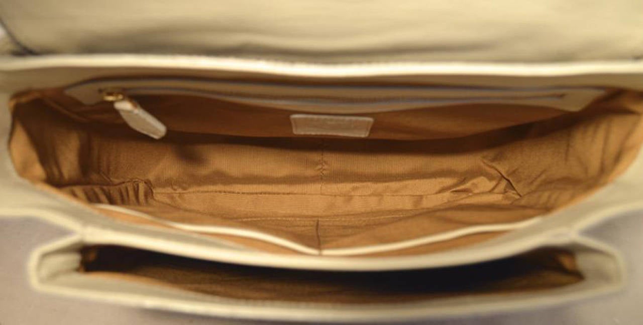 Trussardi Messenger-Umhängetasche aus Eidechse in Grau und Weiß mit Ring im Zustand „Hervorragend“ im Angebot in Philadelphia, PA