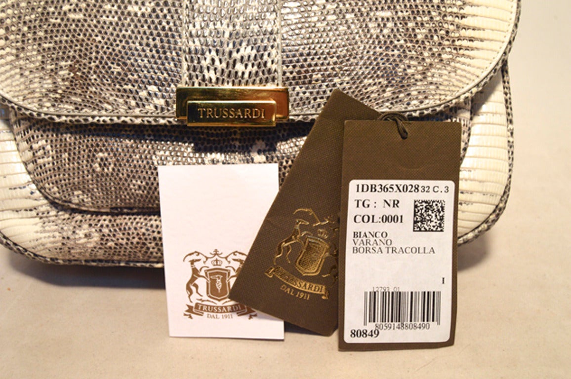 Trussardi Messenger-Umhängetasche aus Eidechse in Grau und Weiß mit Ring im Angebot 2