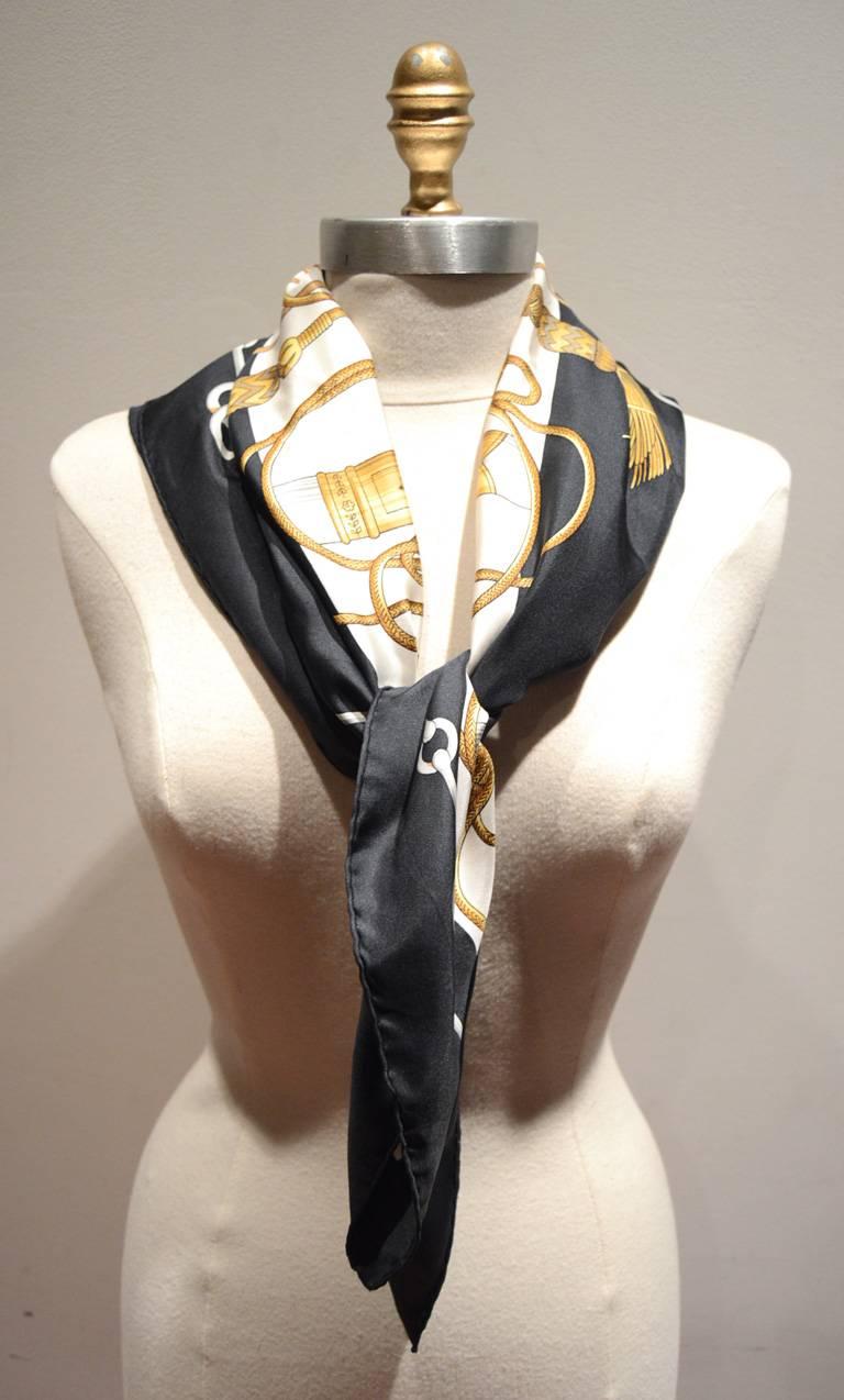 Hermes Vintage Cliquetis Schwarzer und weißer Seidenschal im Zustand „Hervorragend“ in Philadelphia, PA