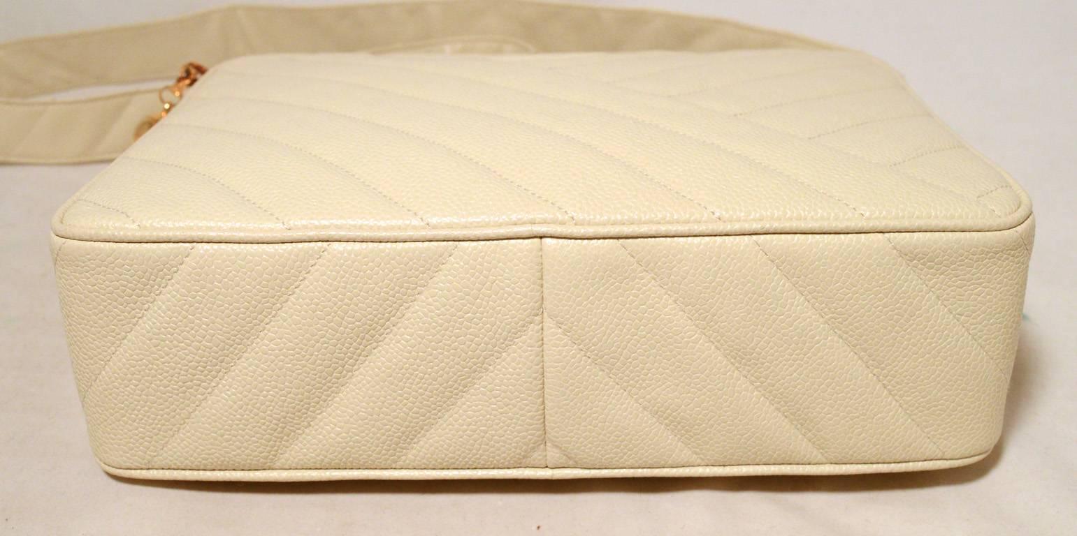 Chanel Vintage Cream Caviar Quilted Shoulder Bag In Excellent Condition In Philadelphia, PA