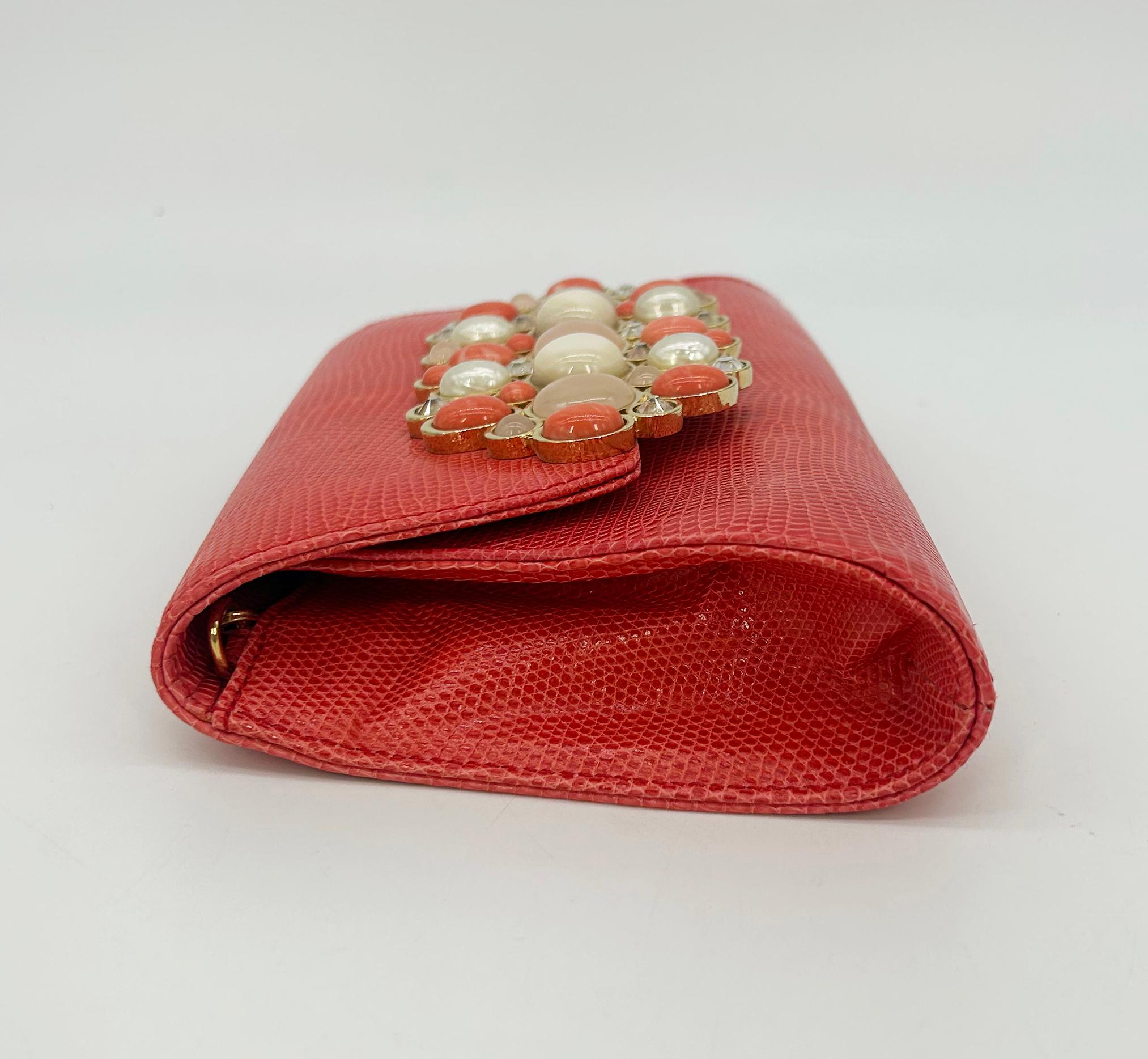 Rosso Vintage Judith Leiber - Clutch frontale in lucertola rossa con pietre preziose in vendita