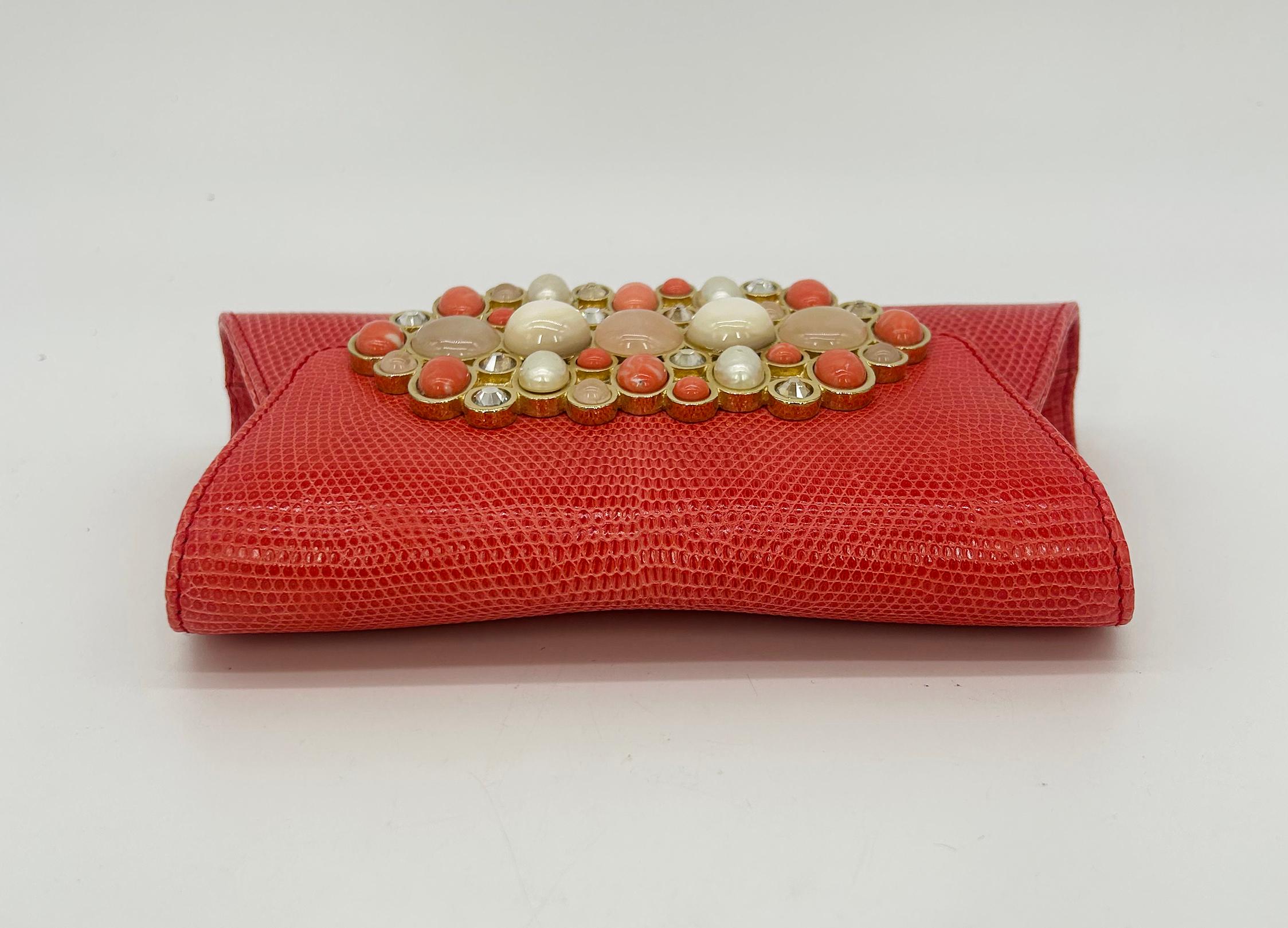 Donna Vintage Judith Leiber - Clutch frontale in lucertola rossa con pietre preziose in vendita