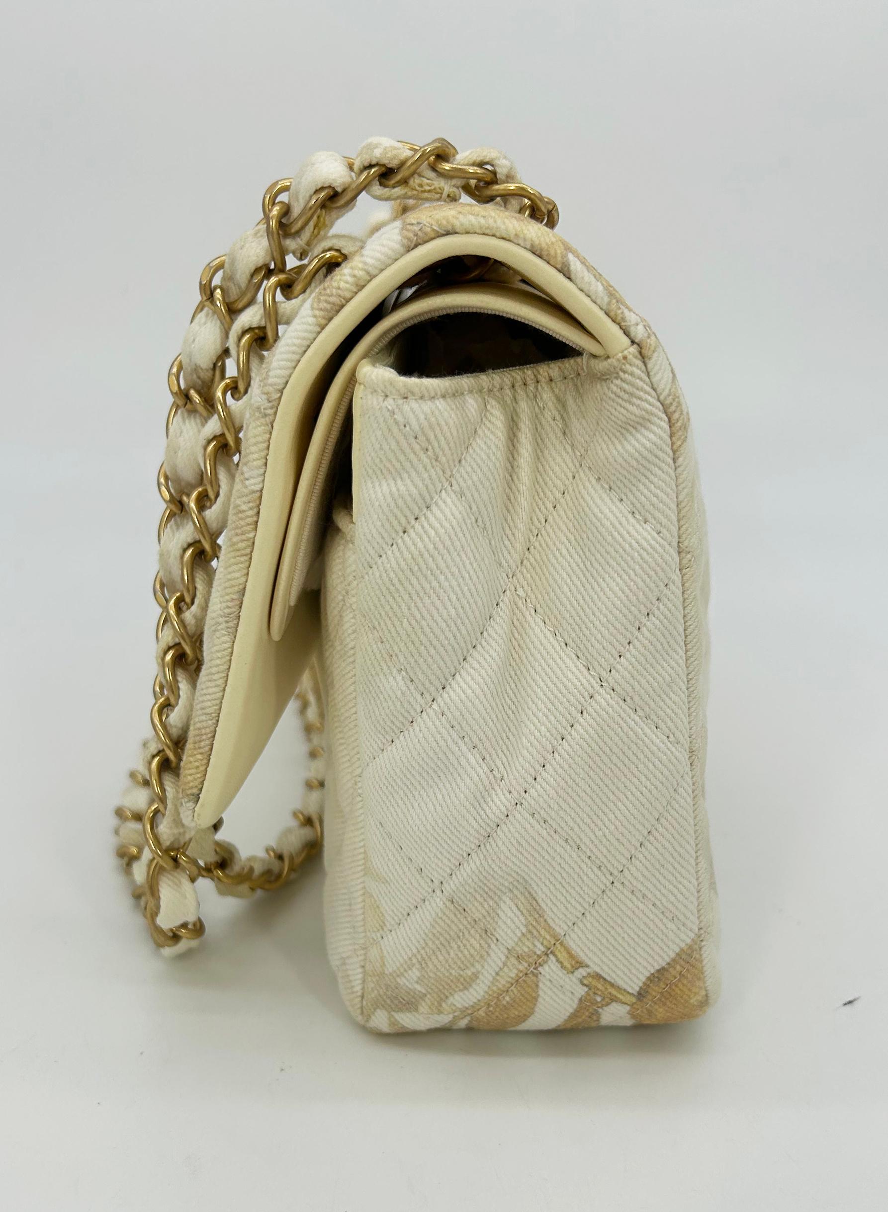 NWOT Chanel Denim Floral Print Medium Double Flap Classic 2.55 Neuf - En vente à Philadelphia, PA