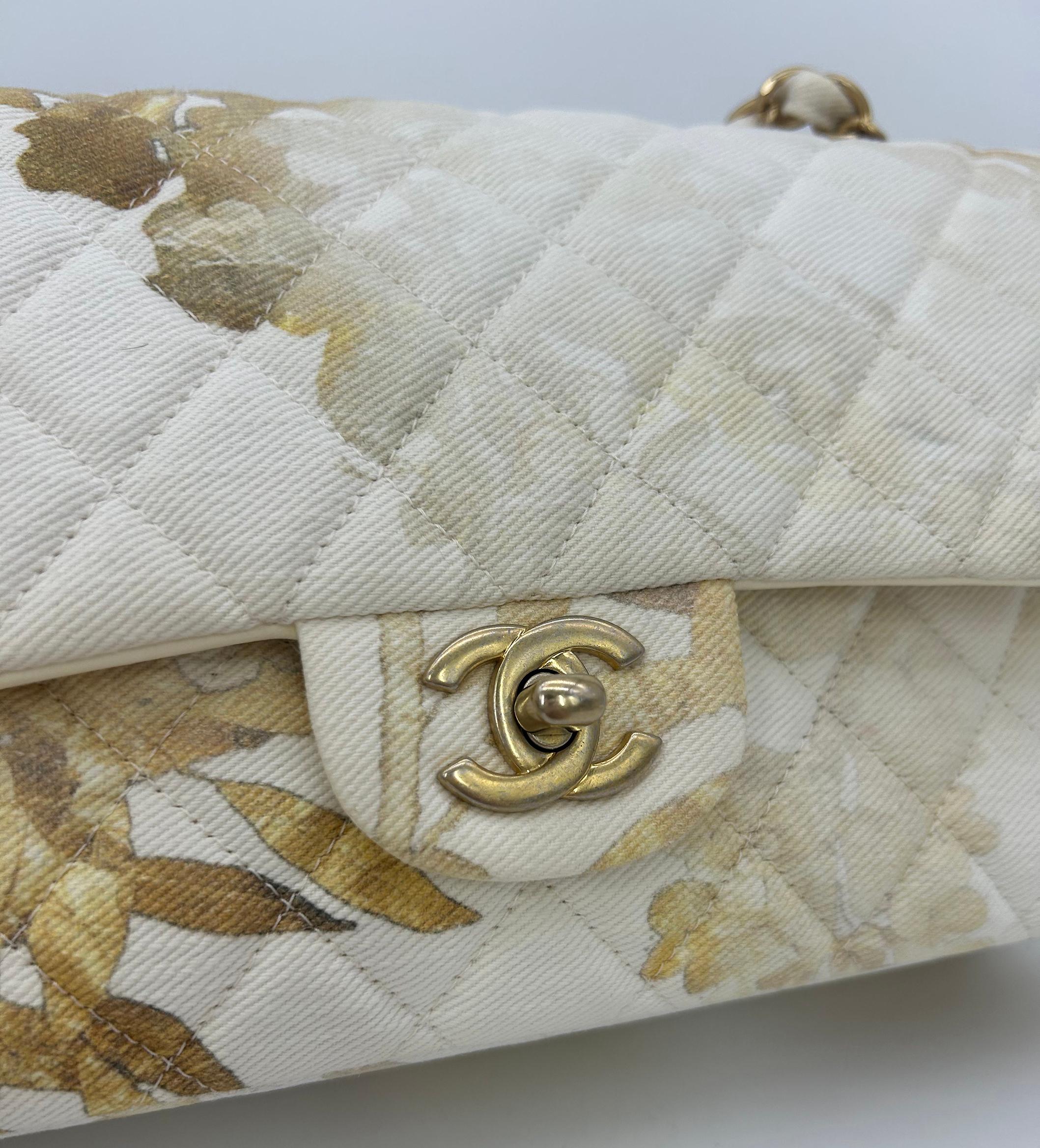 NWOT Chanel Denim Floral Print Medium Double Flap Classic 2.55 en vente 2