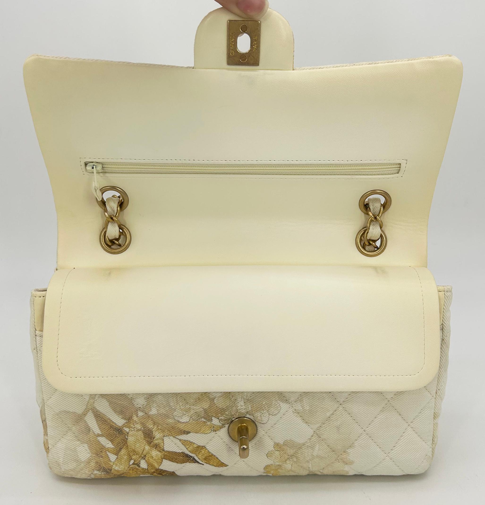 NWOT Chanel Denim Floral Print Medium Double Flap Classic 2.55 en vente 5