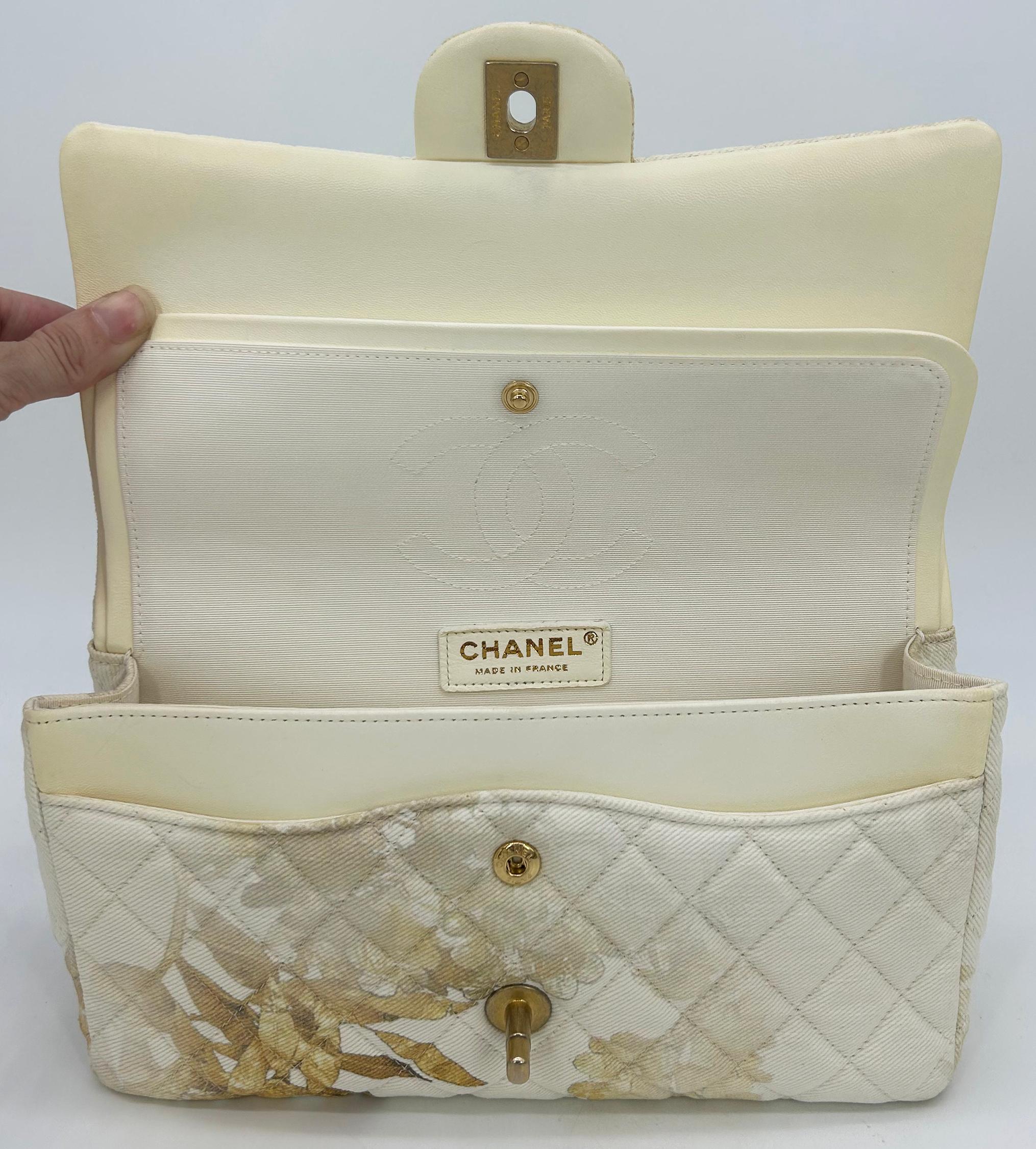 NWOT Chanel Denim Floral Print Medium Double Flap Classic 2.55 en vente 7