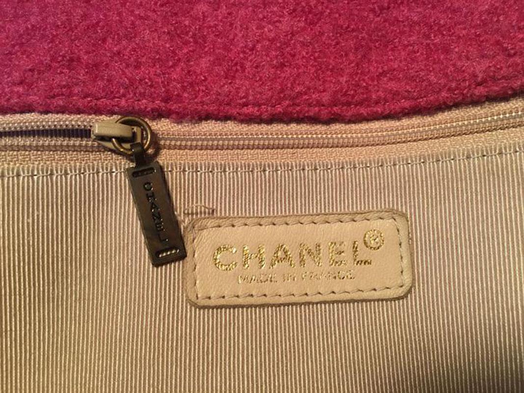 Chanel Magenta Tweed Maxi Classic Flap Shoulder Bag In Good Condition In Philadelphia, PA