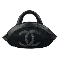 Chanel Tragetasche aus schwarzem gewebtem Leinen und Leder mit CC-Logo-Ausschnitt