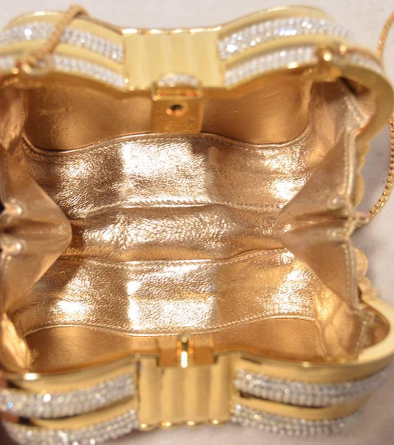 Judith Leiber Goldene & klare Minaudiere-Schatulle mit Swarovski-Kristallen im Zustand „Hervorragend“ im Angebot in Philadelphia, PA