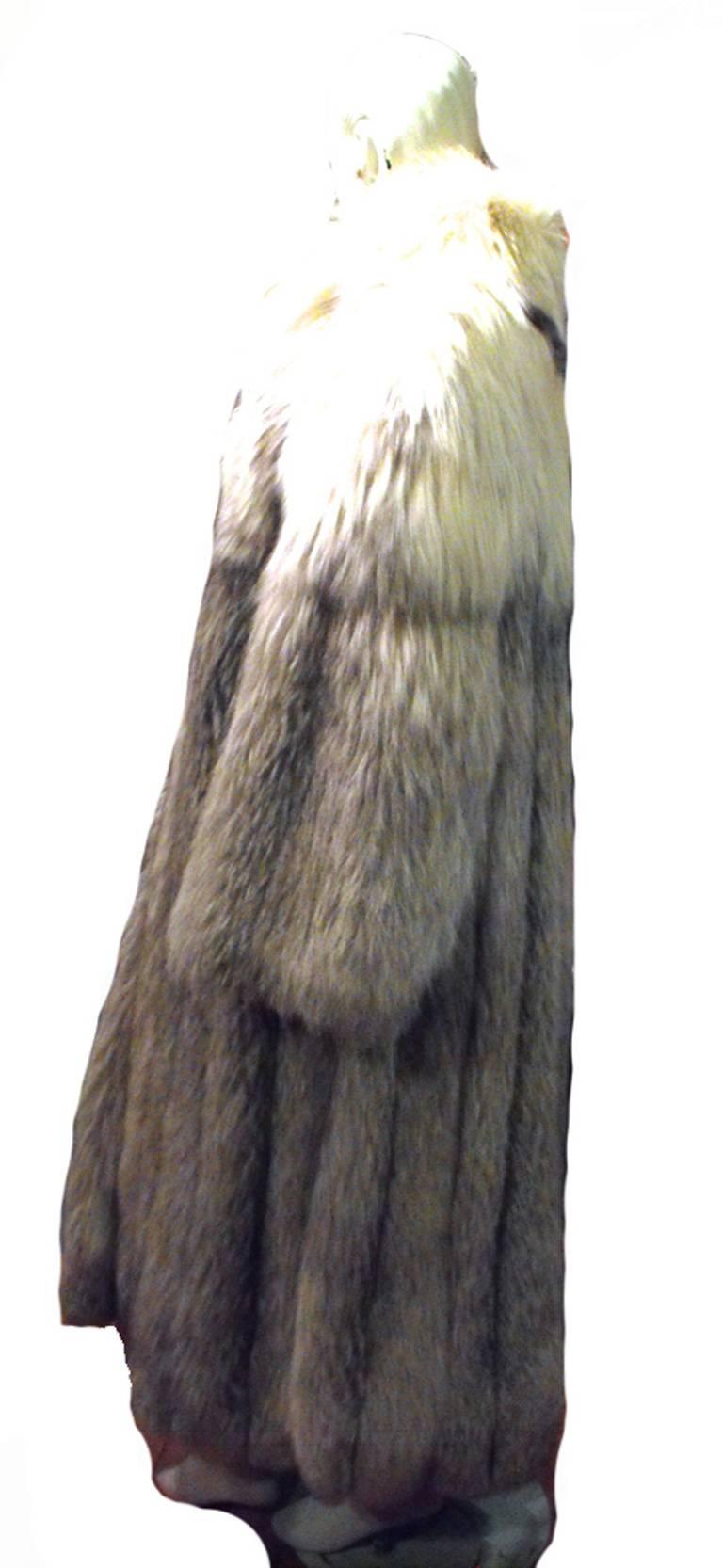 Womens Blue Fox Fur Coat  In Excellent Condition In Philadelphia, PA