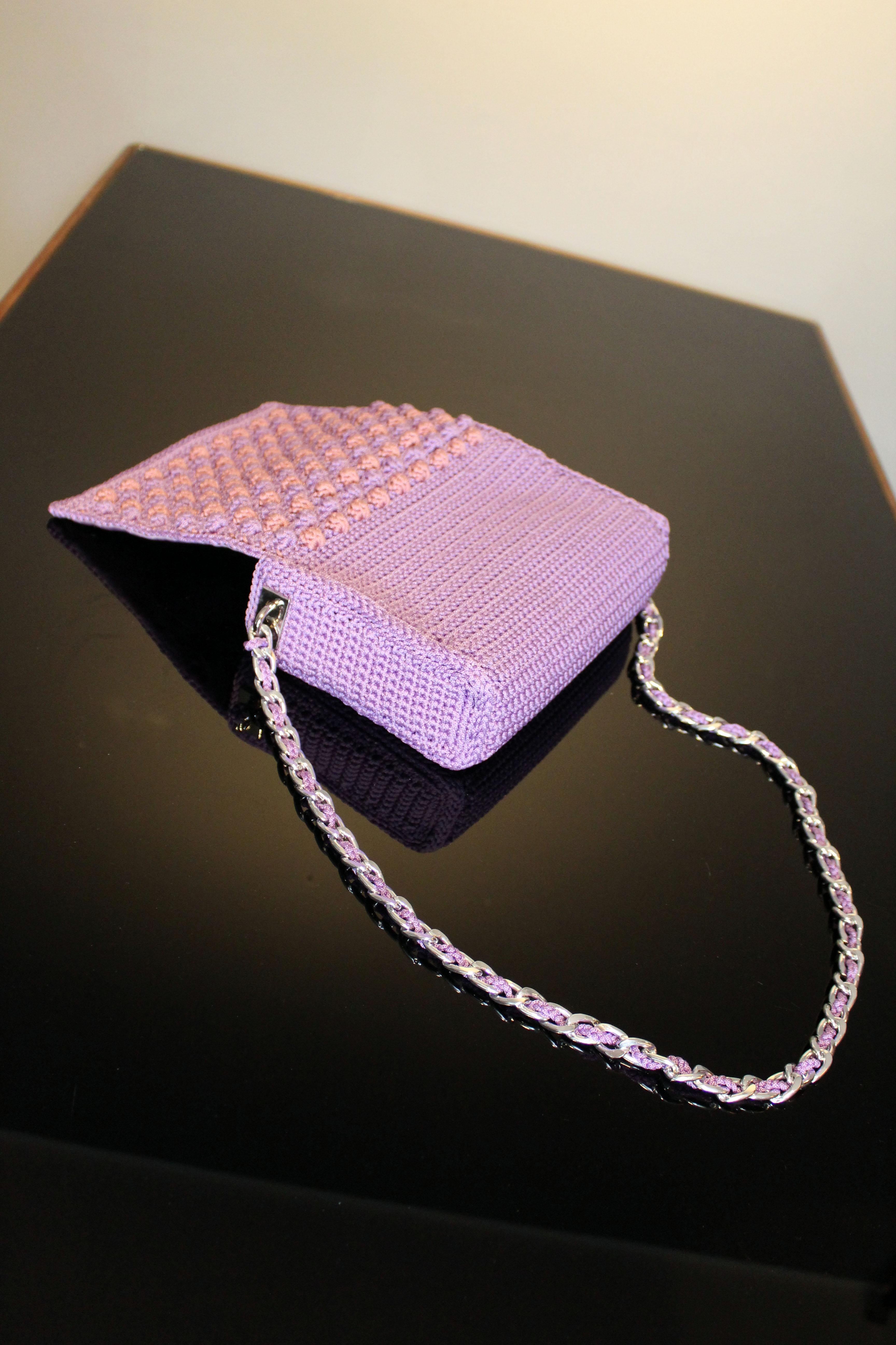 Italian Violet Woven Crossbody Handbag In New Condition For Sale In verona, IT