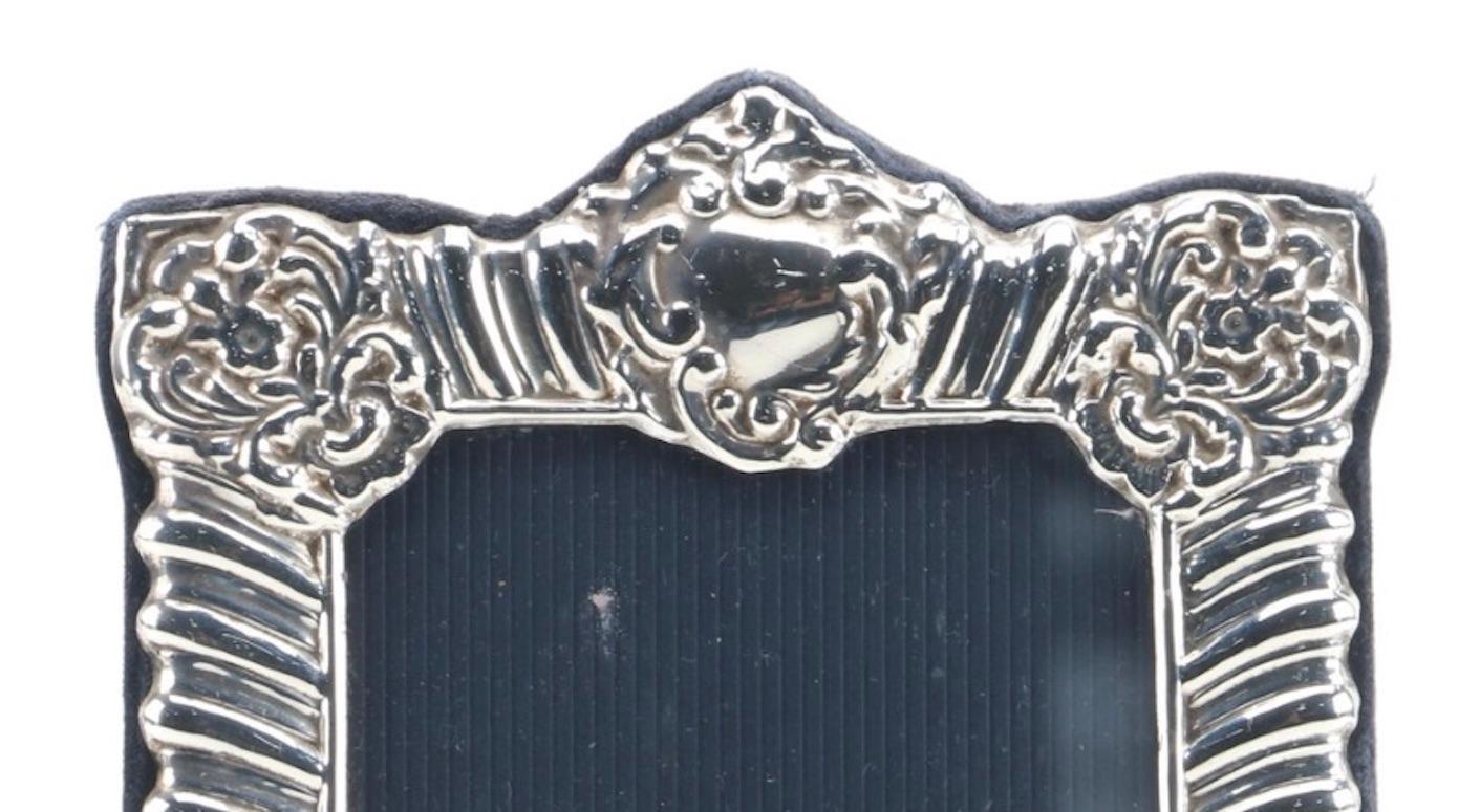 Beautiful Vintage Repouse Sterling Silver Picture Photo Frame-Black Velvet Back 
Hallmarked: RBB London  925

Size: 5.5