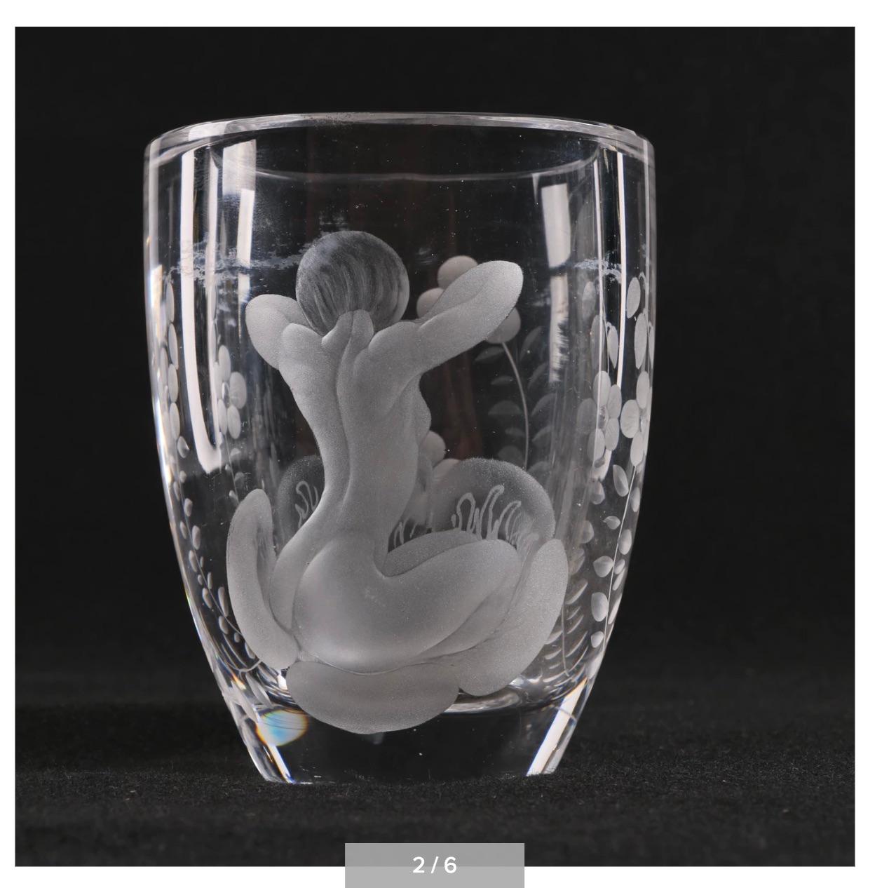 Lars Kjellander Swedish Engraved Glass Vase, Circa 1920  signed In Good Condition For Sale In West Palm Beach, FL