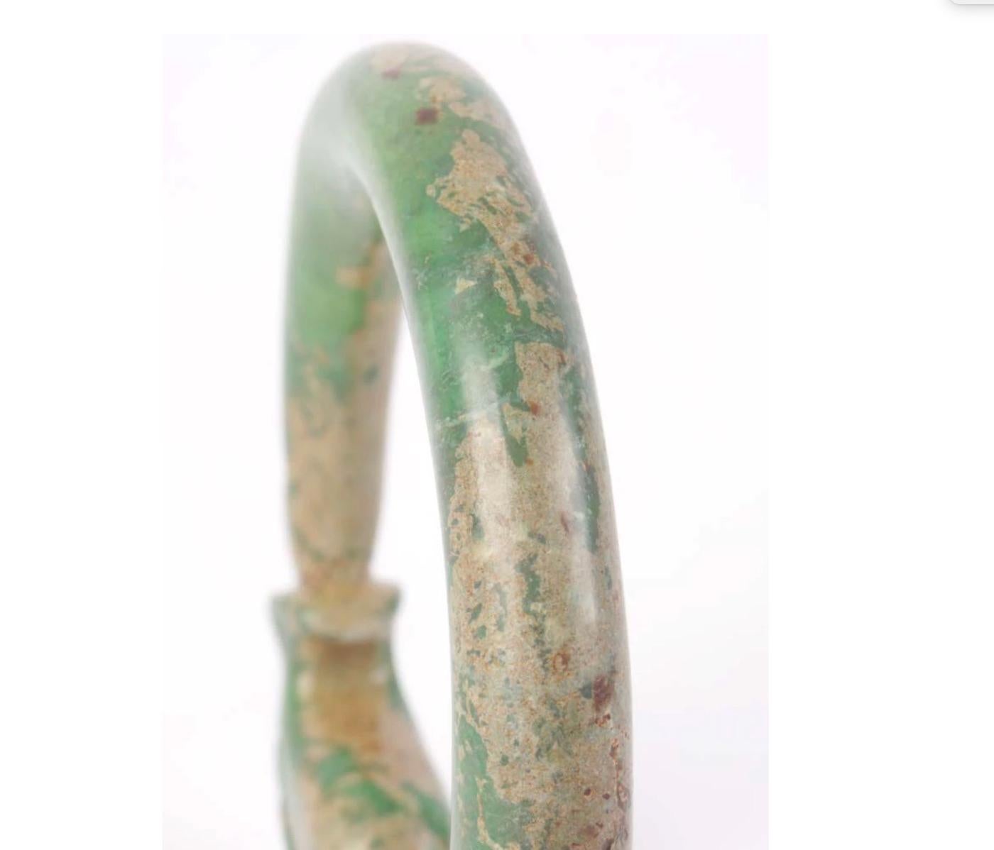 Archaic Chinese Green Jade Hand Carved Dragon Bracelet In Good Condition For Sale In West Palm Beach, FL
